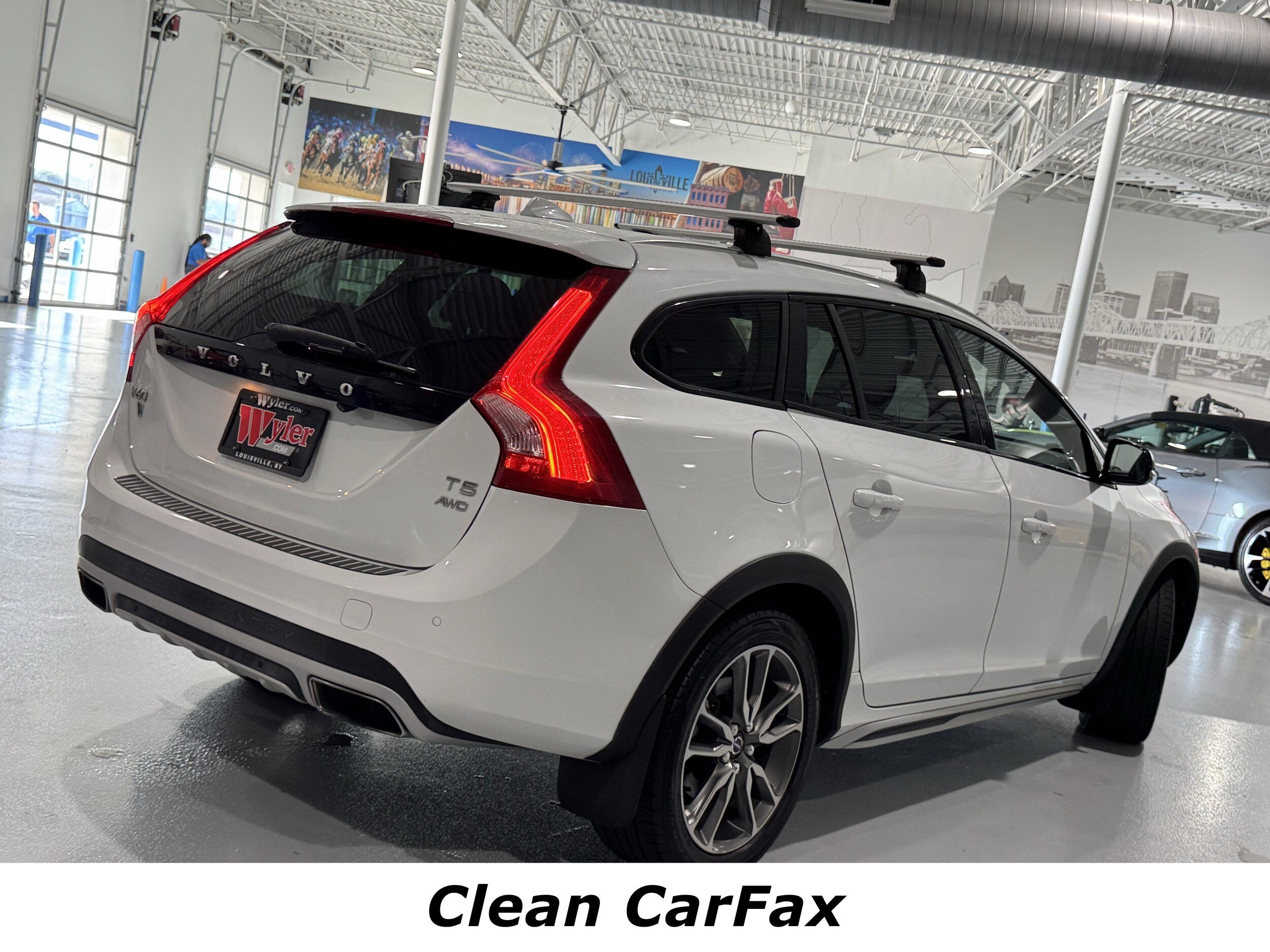 2018 Volvo V60 Cross Country T5 AWD photo 3