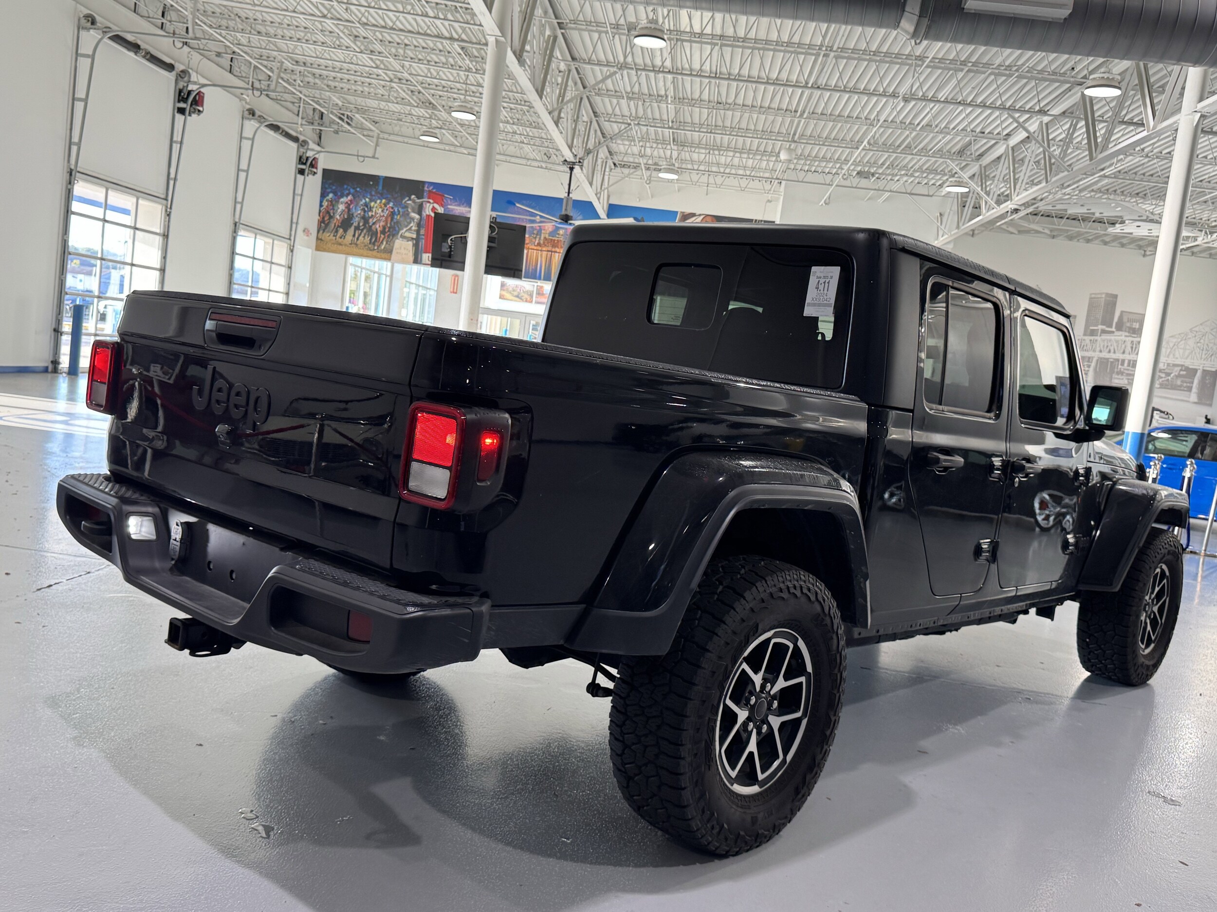 2024 Jeep Gladiator Sport S photo 2