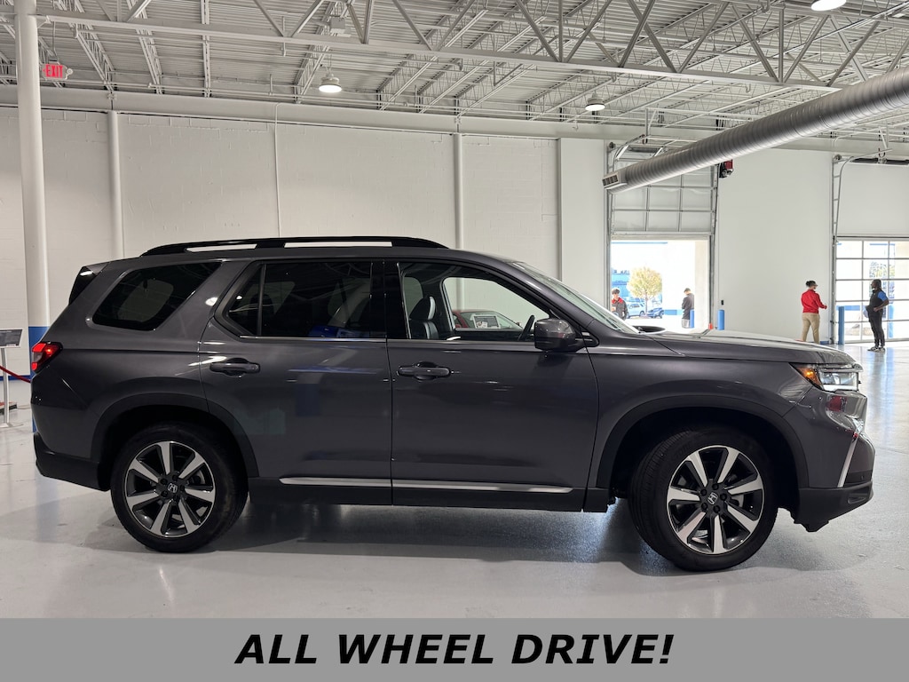 Used 2025 Honda Pilot Touring AWD SUV