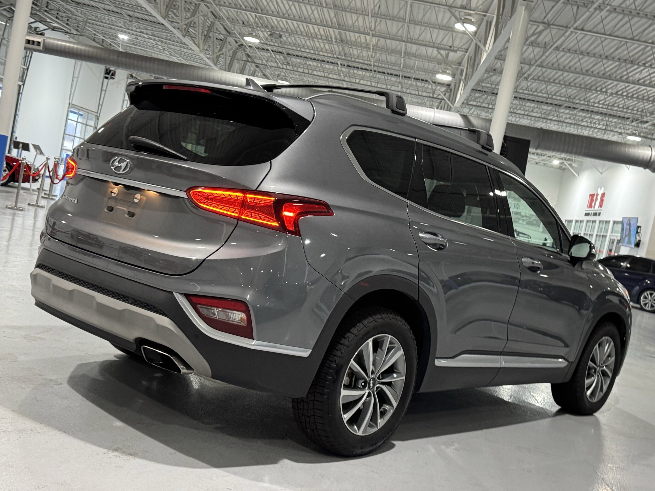 2020 Hyundai Santa Fe SEL photo 2