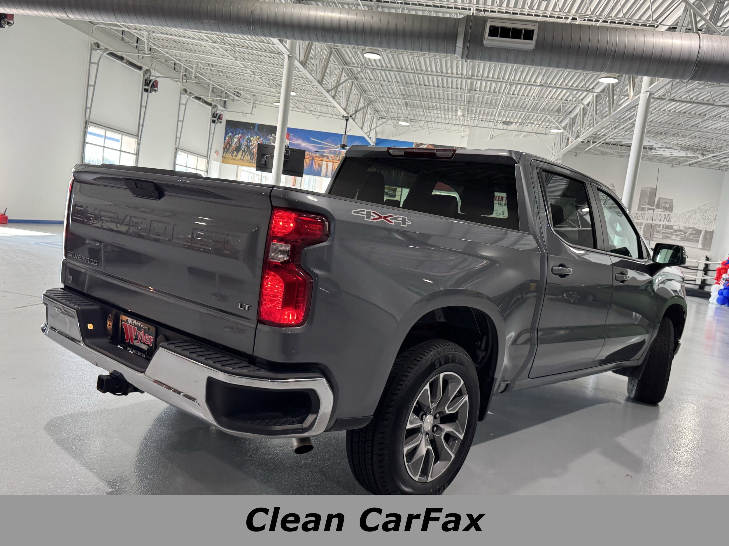 2022 Chevrolet Silverado 1500 LT photo 3