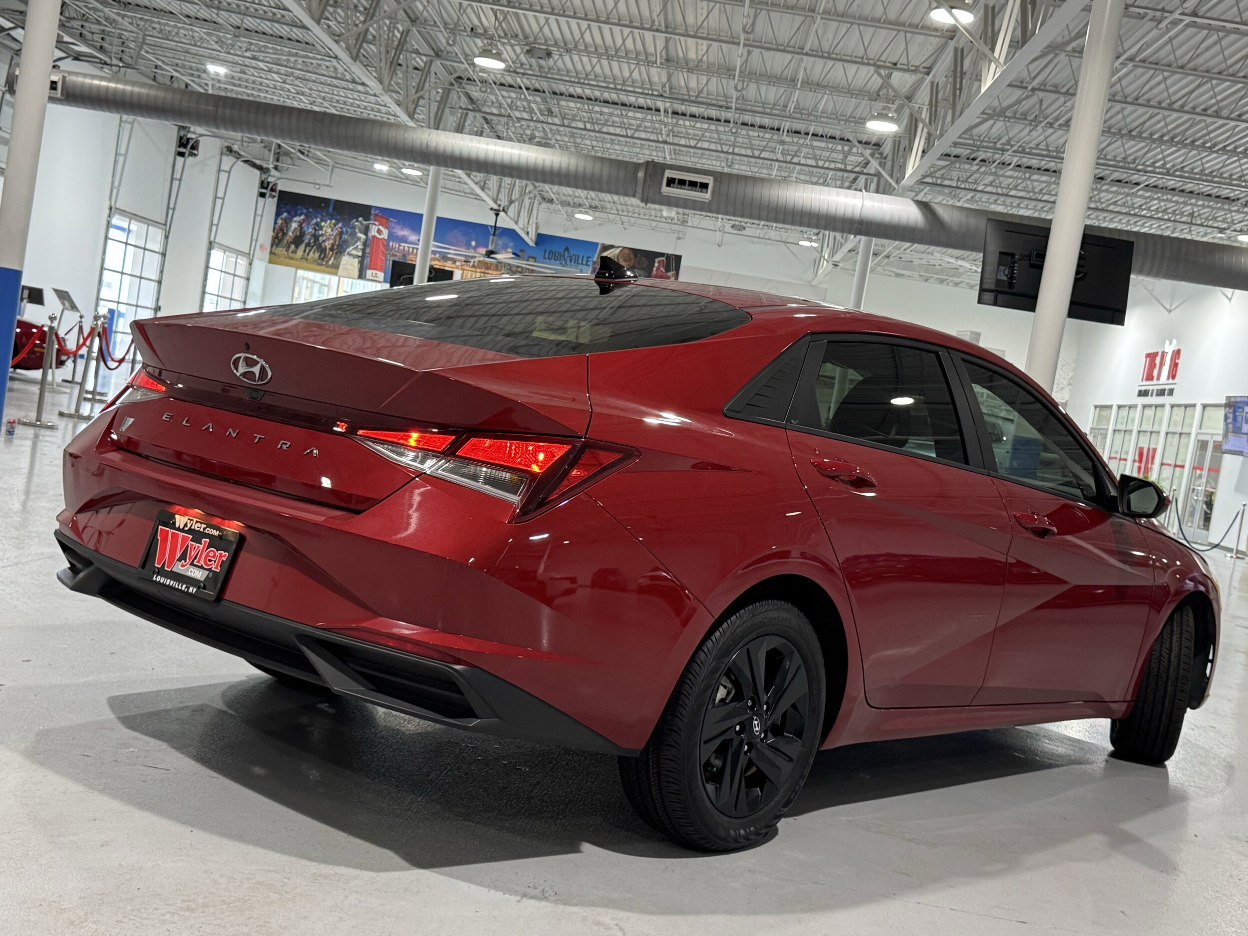 2023 Hyundai Elantra SEL photo 3