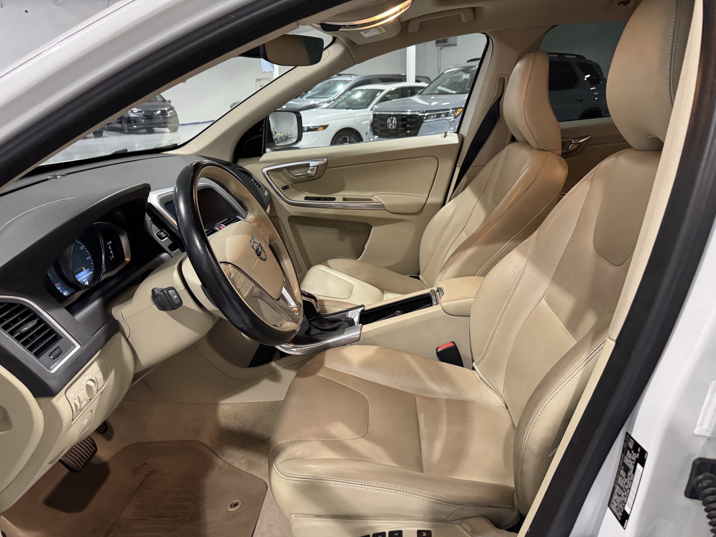 2016 Volvo XC60 T5 Premier photo 4