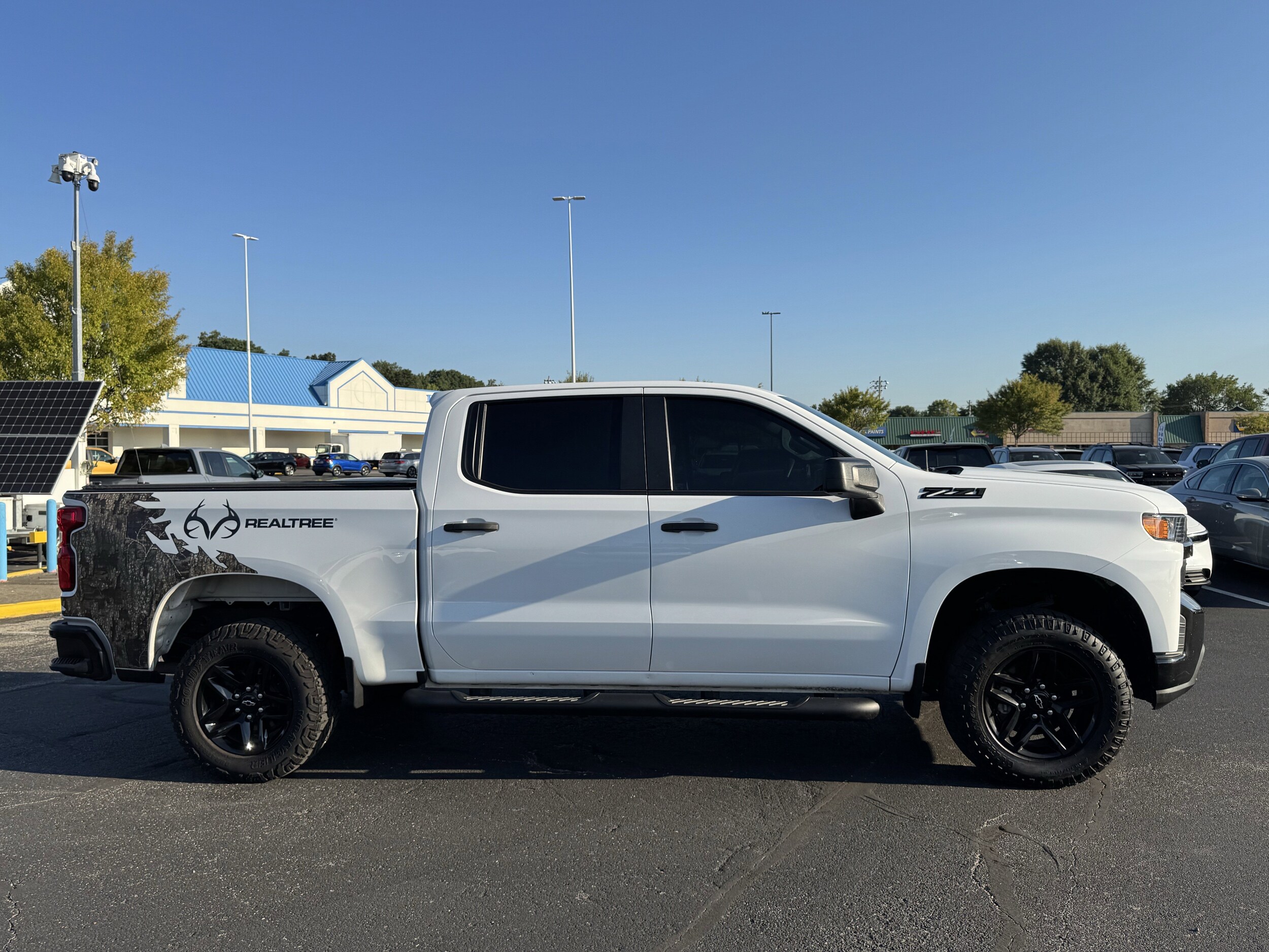 2021 Chevrolet Silverado 1500 Custom Trail Boss photo 2