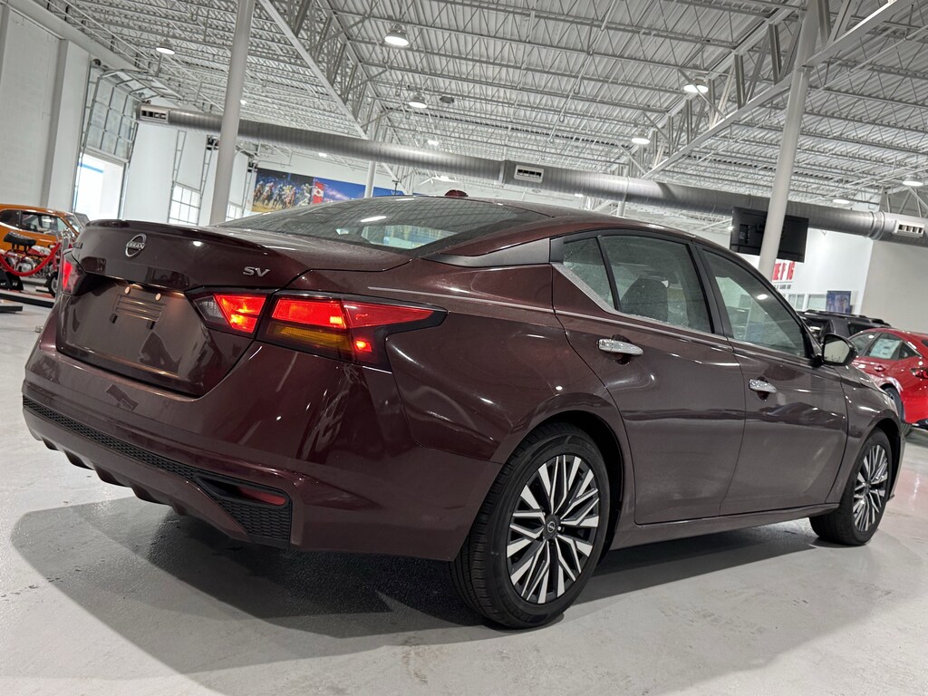 Used 2024 Nissan Altima 2.5 SV Sedan Sedan