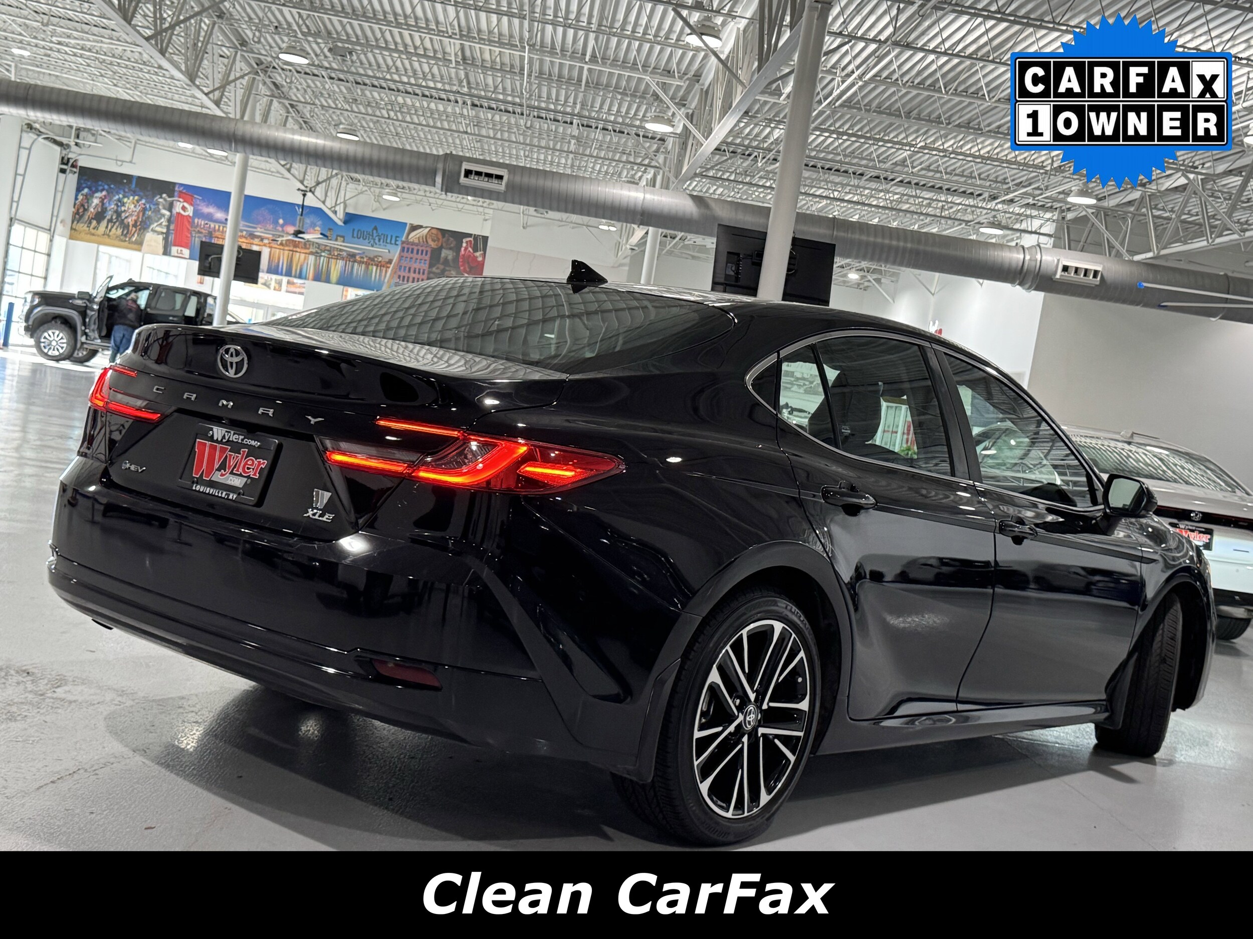 2025 Toyota Camry Hybrid SE photo 2