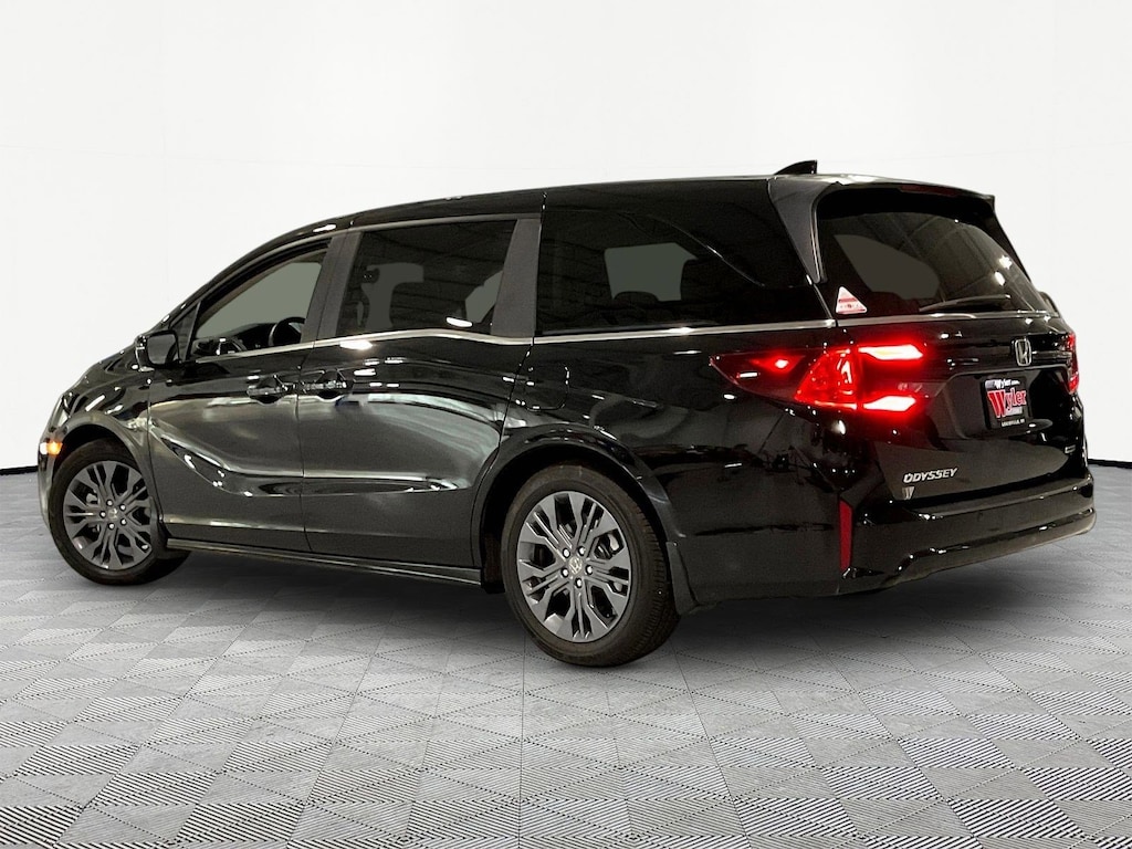 Used 2025 Honda Odyssey Touring Auto Van
