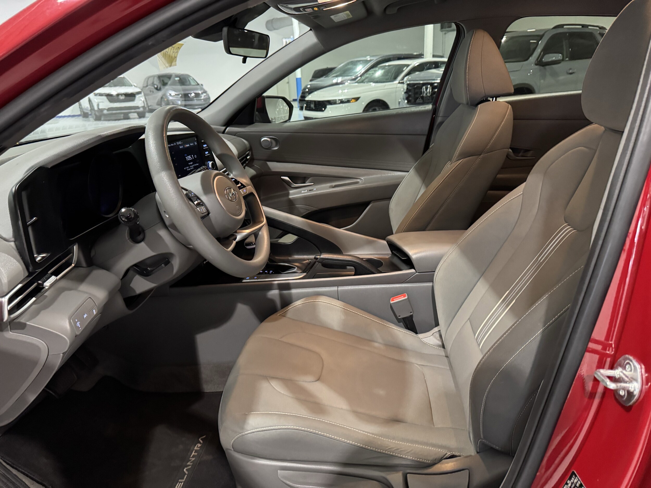 2023 Hyundai Elantra SEL photo 4