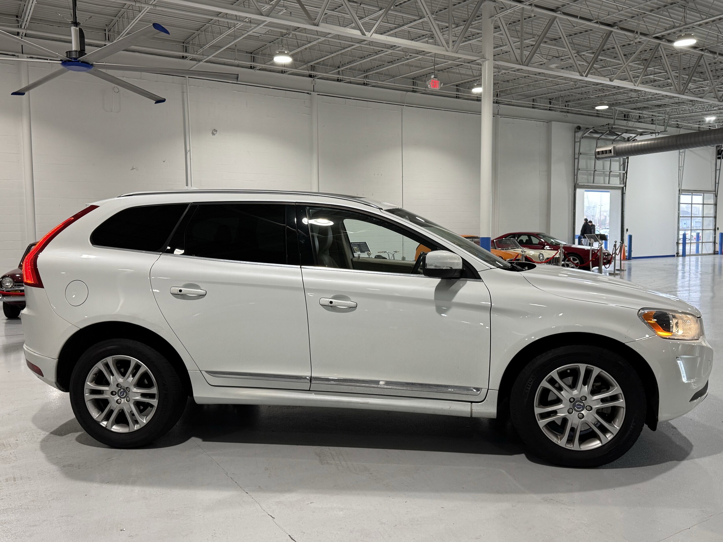 2016 Volvo XC60 T5 Premier photo 2