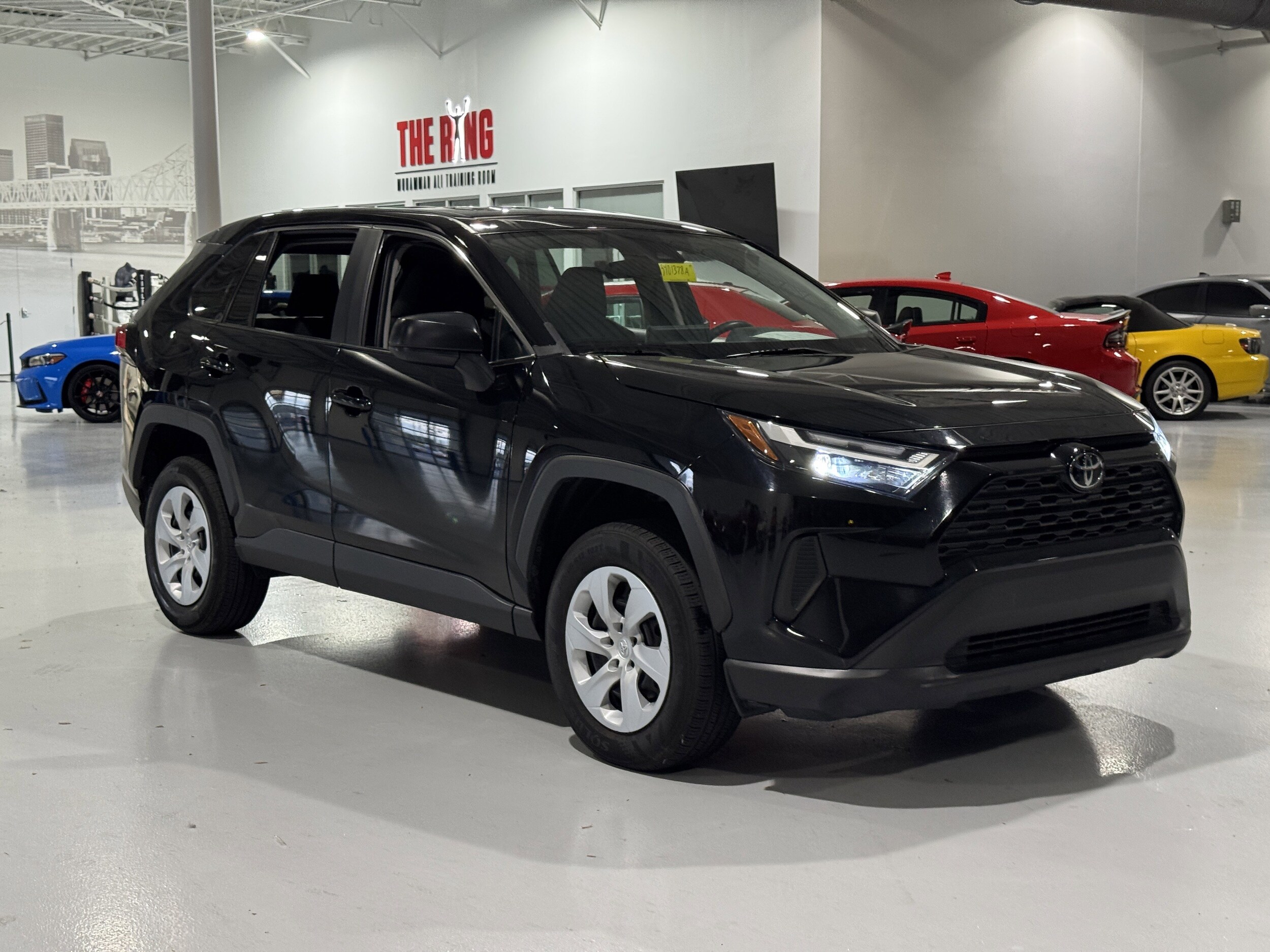 2023 Toyota RAV4 LE photo 2