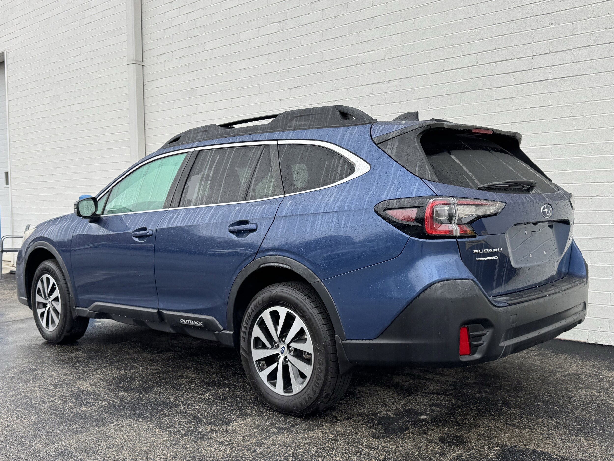 2020 Subaru Outback Premium photo 3