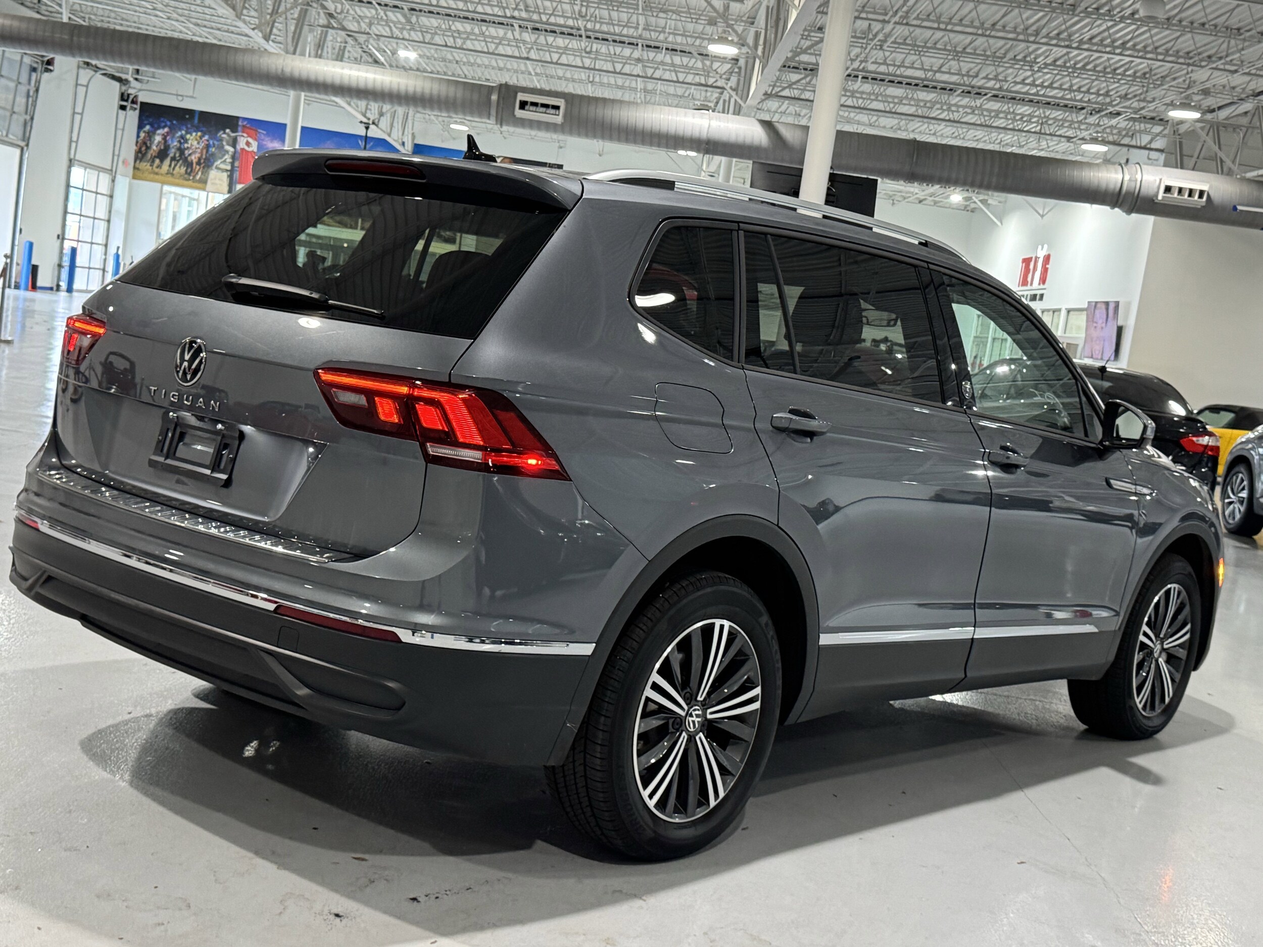 2024 Volkswagen Tiguan Wolfsburg Edition photo 2