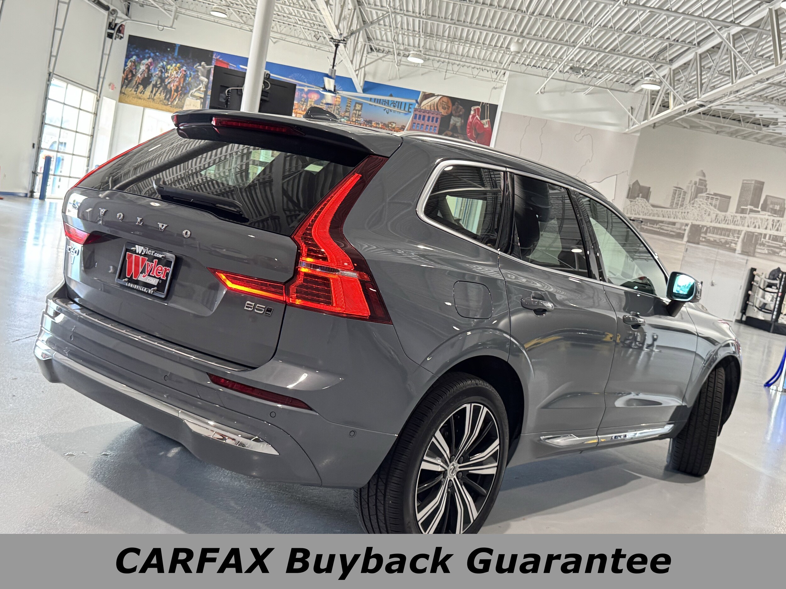 2023 Volvo XC60 B5 Plus photo 2
