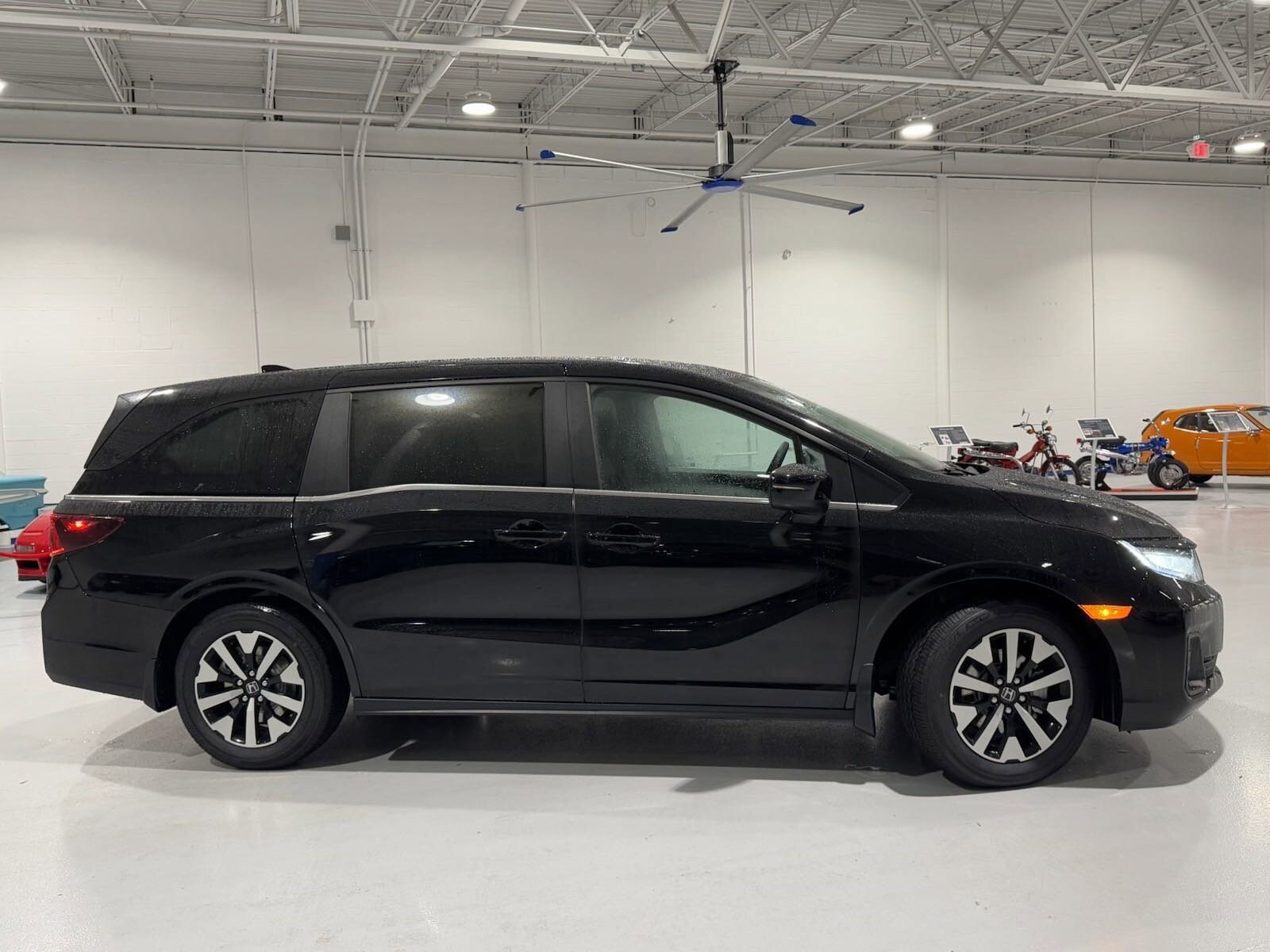 2026 Honda Odyssey EX-L photo 3