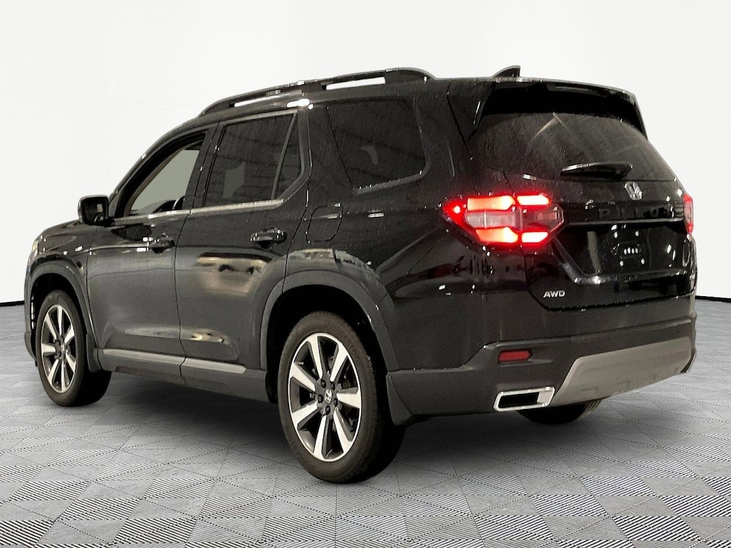 Used 2023 Honda Pilot Elite AWD SUV