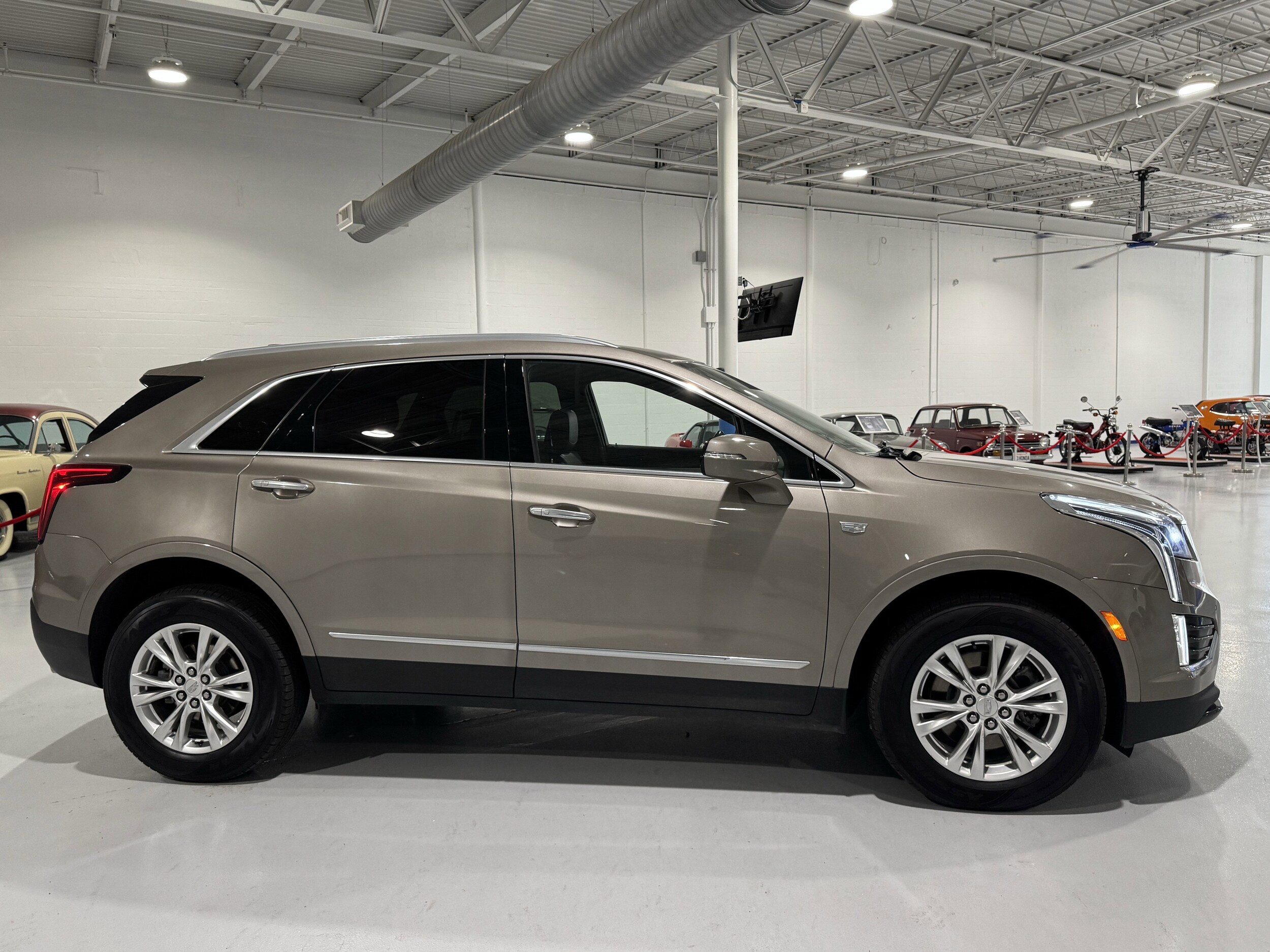 2022 Cadillac XT5 Luxury photo 2