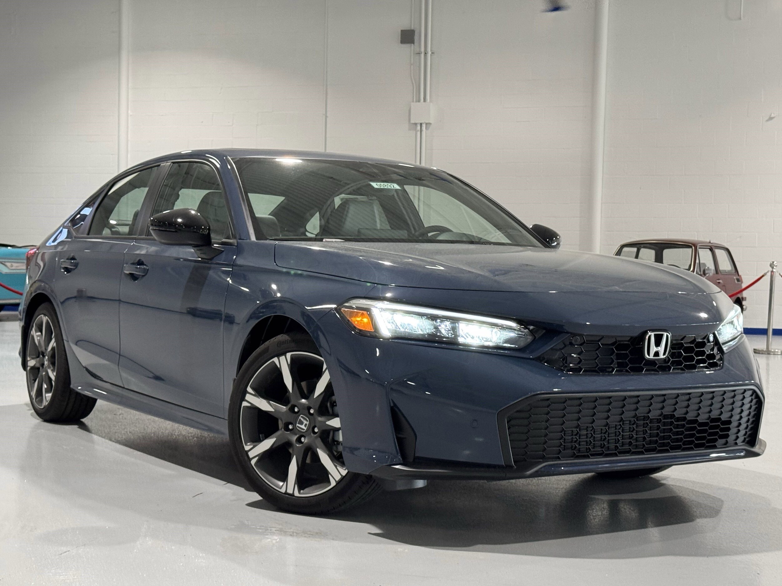 2025 Honda Civic Hybrid Sport Touring photo 2