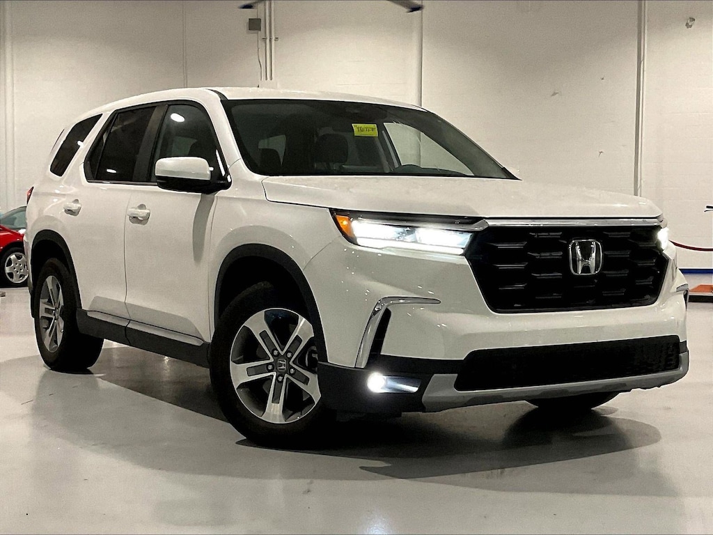 Used 2024 Honda Pilot EX-L 8 Passenger AWD SUV