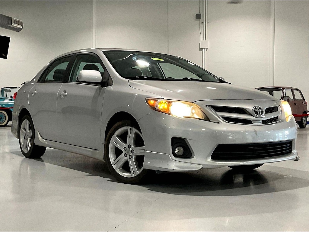 Used 2013 Toyota Corolla 4dr Sdn Auto S Sedan