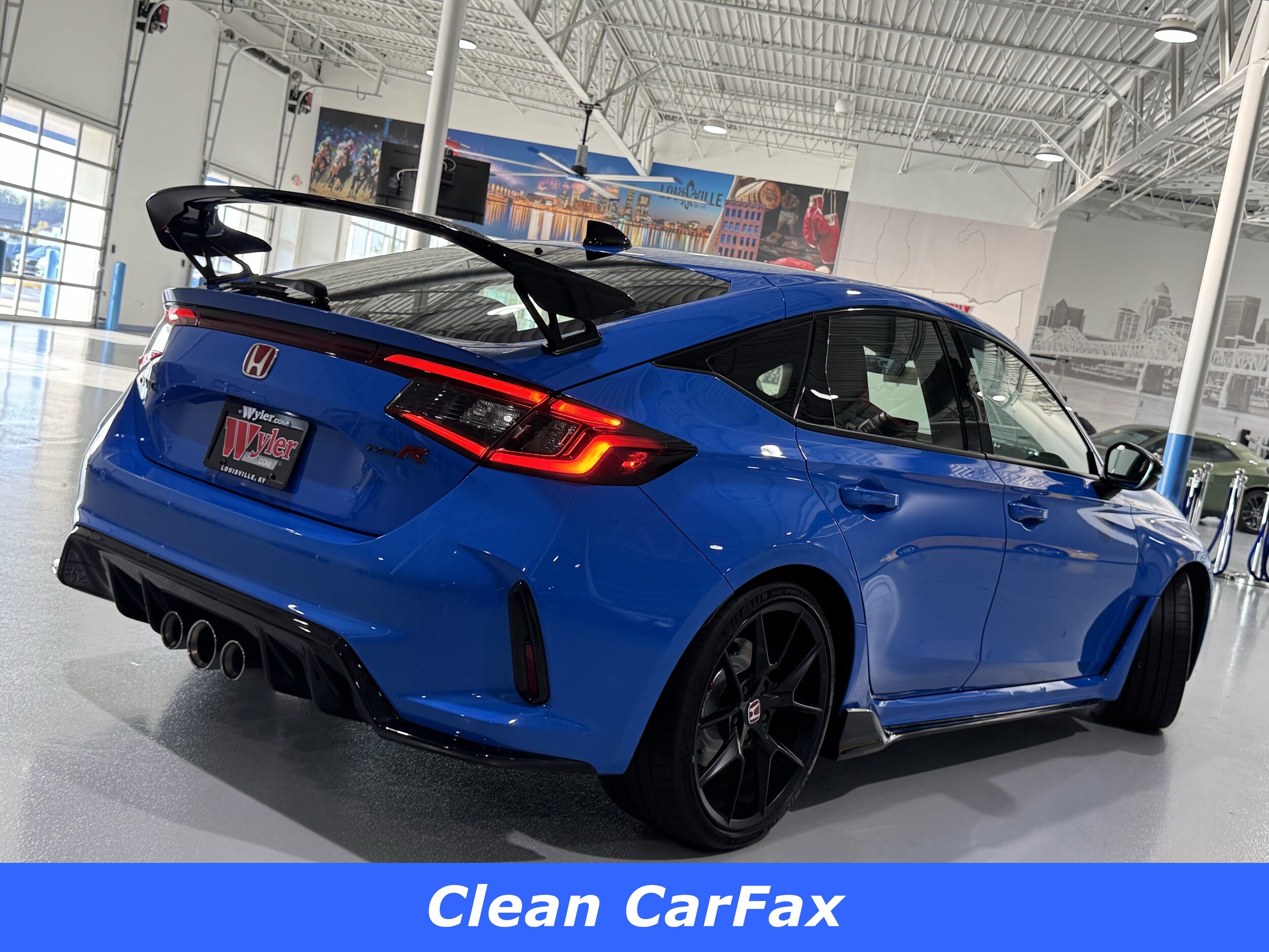 2023 Honda Civic Type R Hatchback photo 3