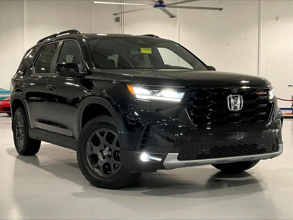 Used 2025 Honda Pilot TrailSport AWD SUV