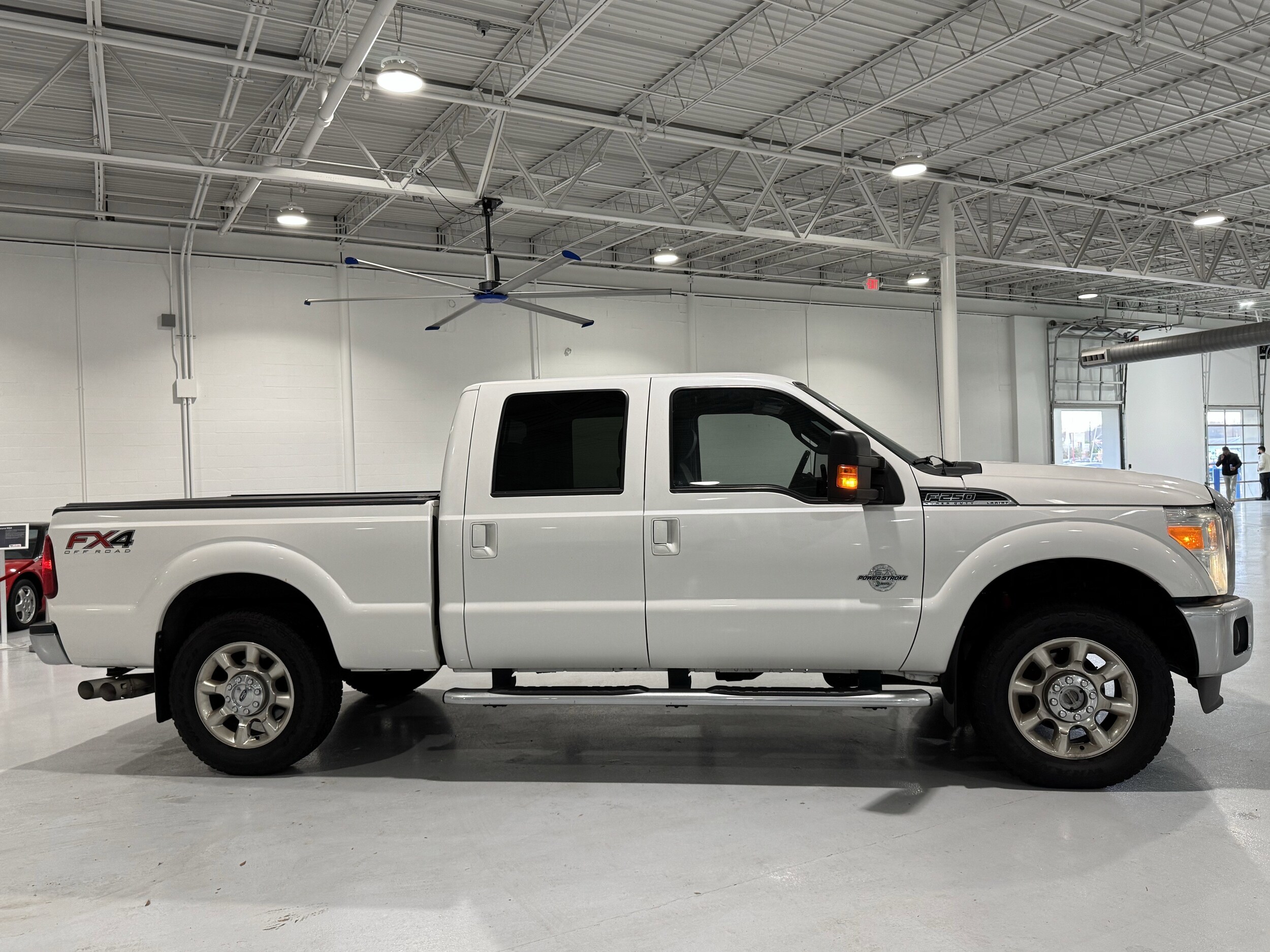 2016 Ford F-250 Lariat photo 2