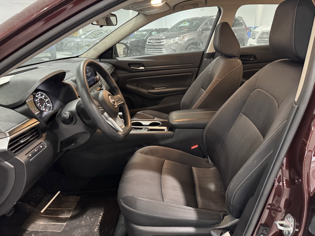 Used 2024 Nissan Altima 2.5 SV Sedan Sedan