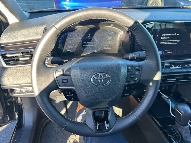 2025 Toyota Camry Hybrid SE photo 3