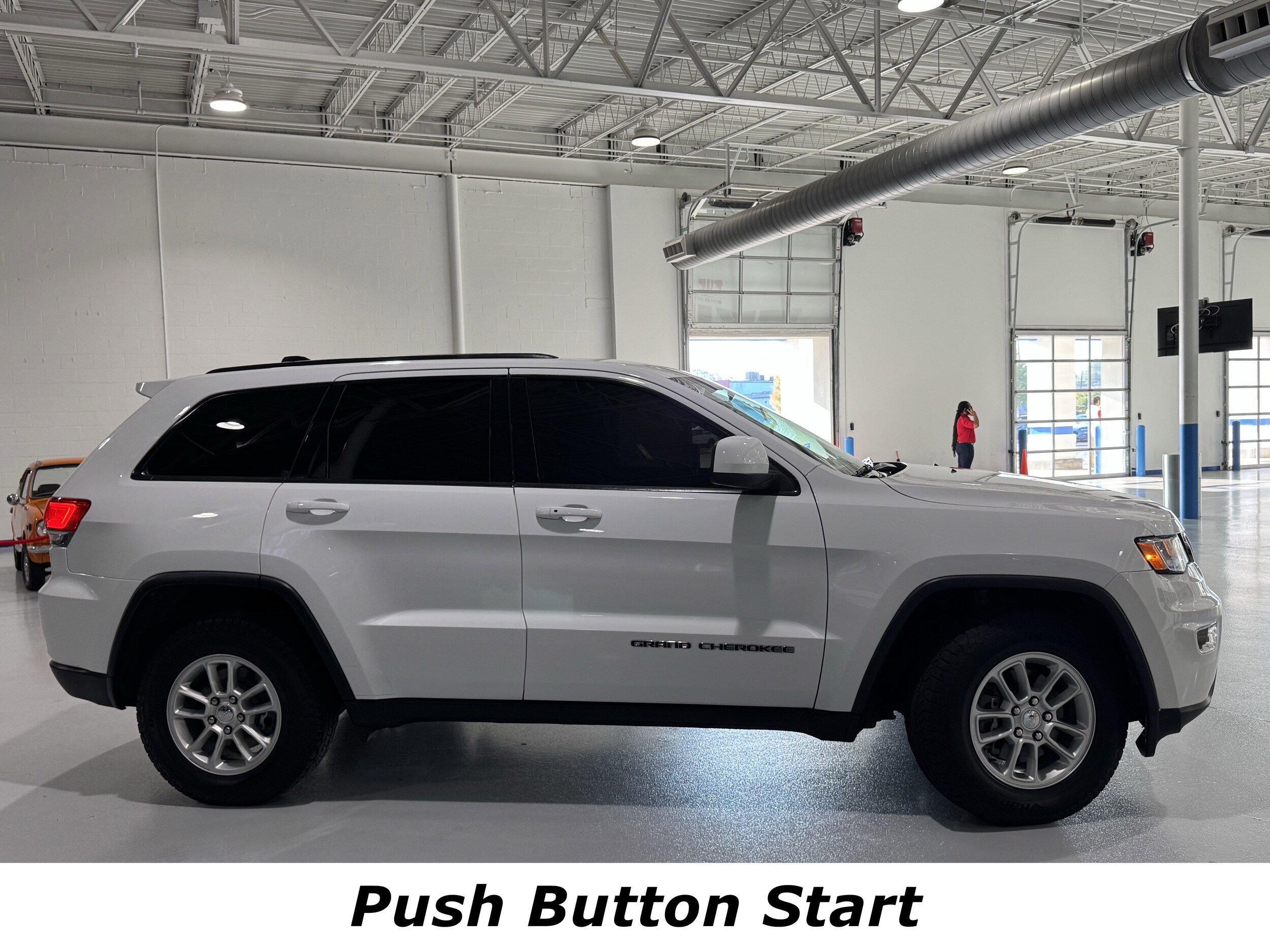 2018 Jeep Grand Cherokee Laredo photo 2