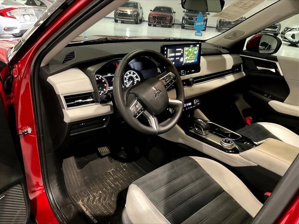 Used 2025 Mitsubishi Outlander SE S-AWC SUV