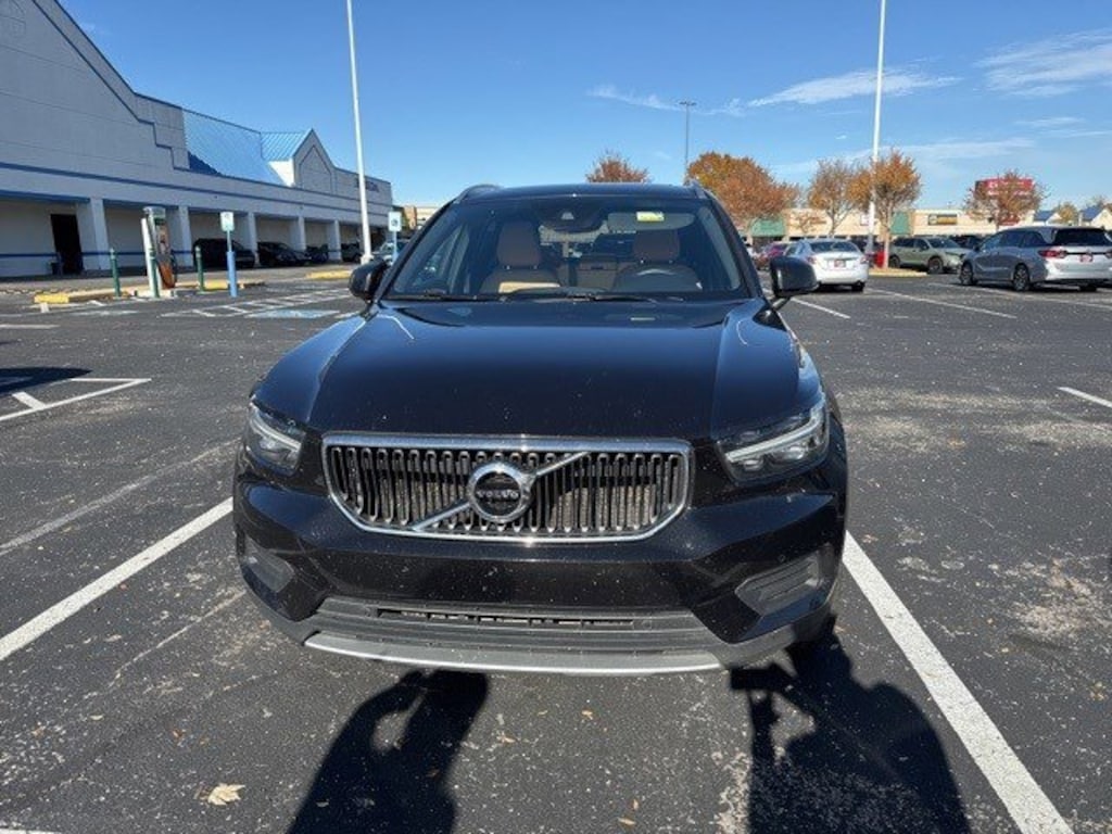 Used 2019 Volvo XC40 T5 AWD Momentum SUV