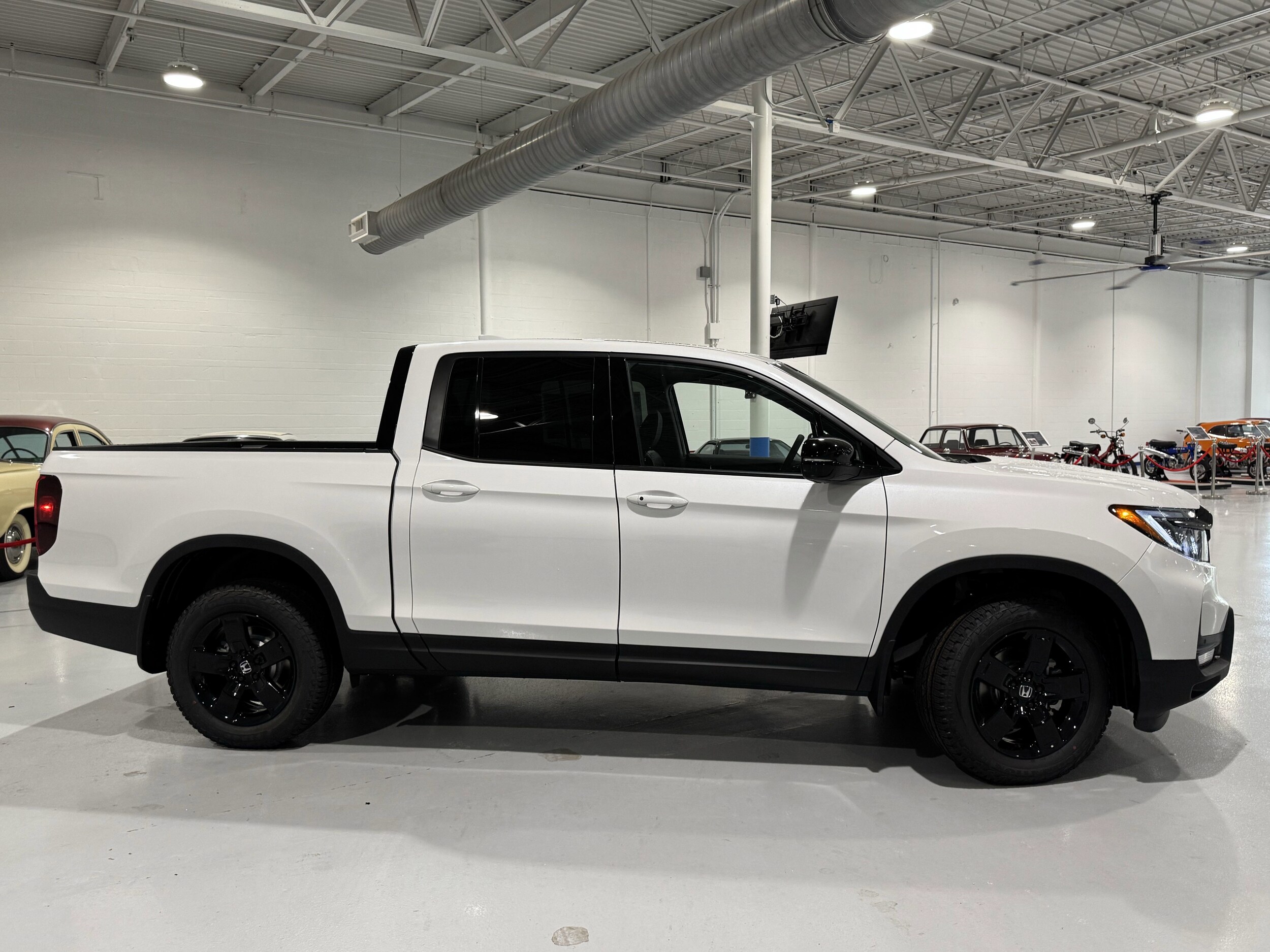 2026 Honda Ridgeline Black Edition photo 3