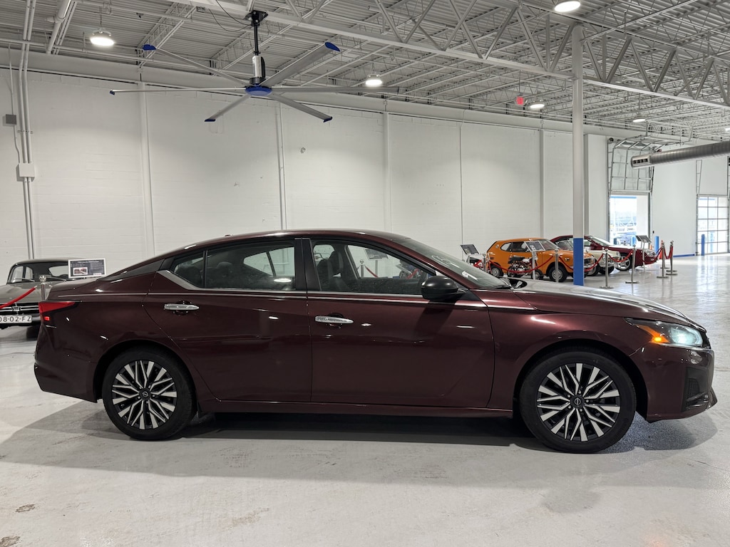 Used 2024 Nissan Altima 2.5 SV Sedan Sedan