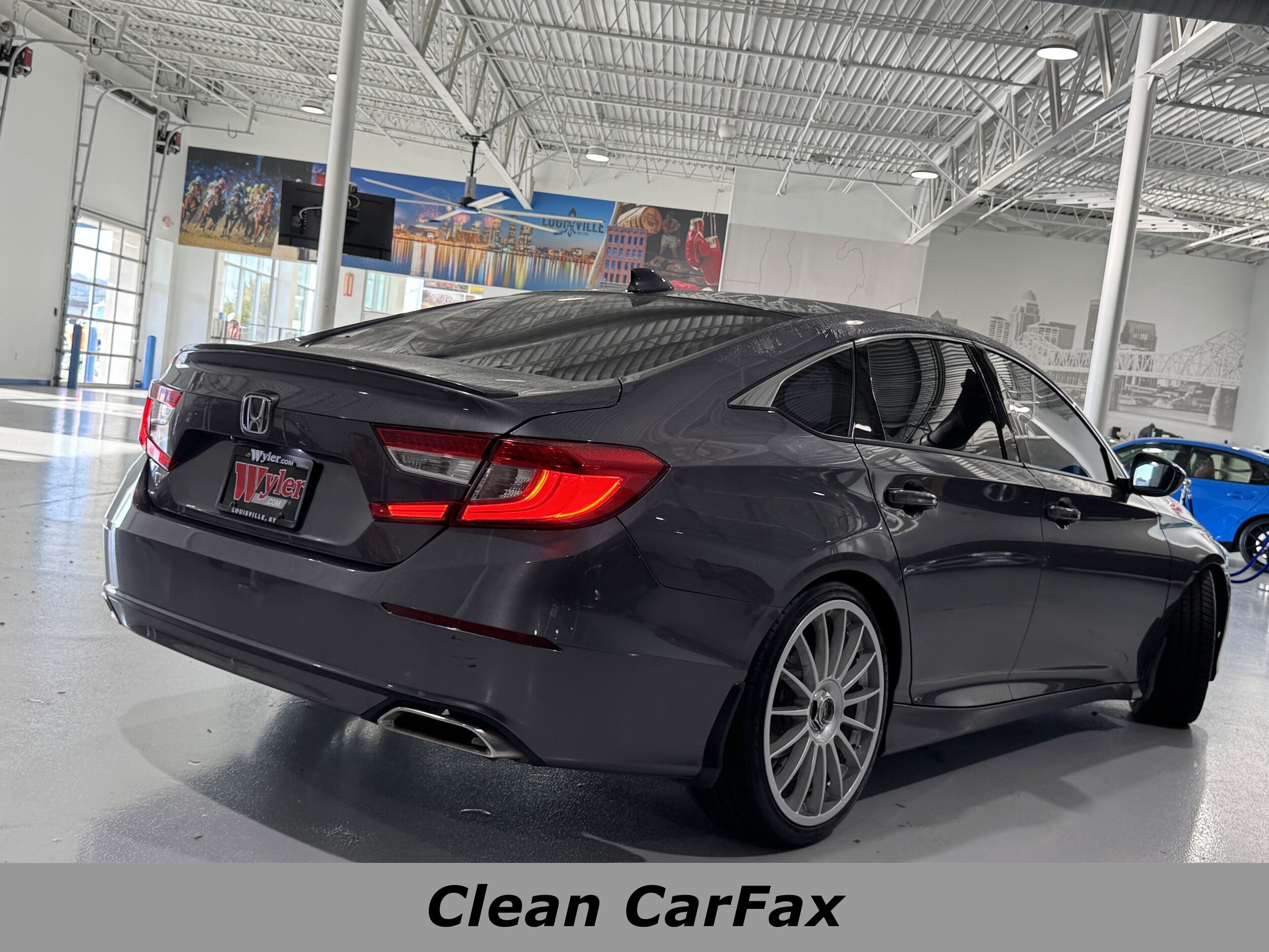 2019 Honda Accord Sport 2.0T photo 3
