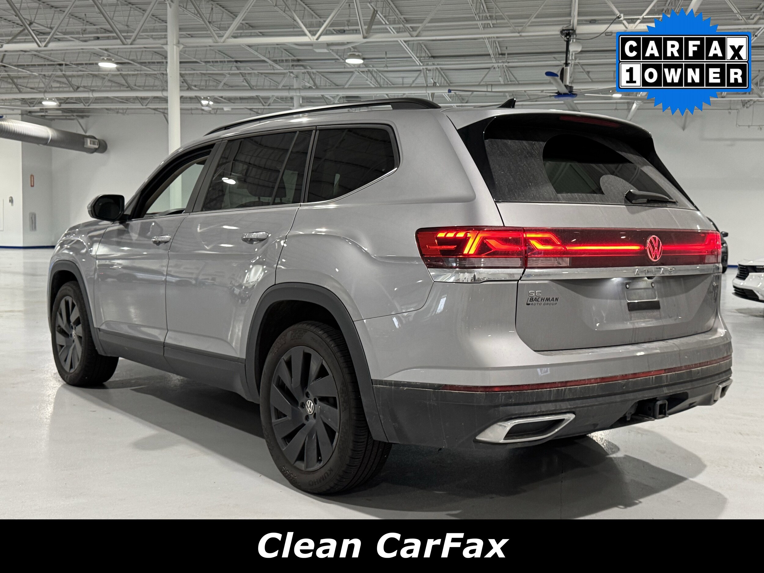 2024 Volkswagen Atlas SE Technology photo 2