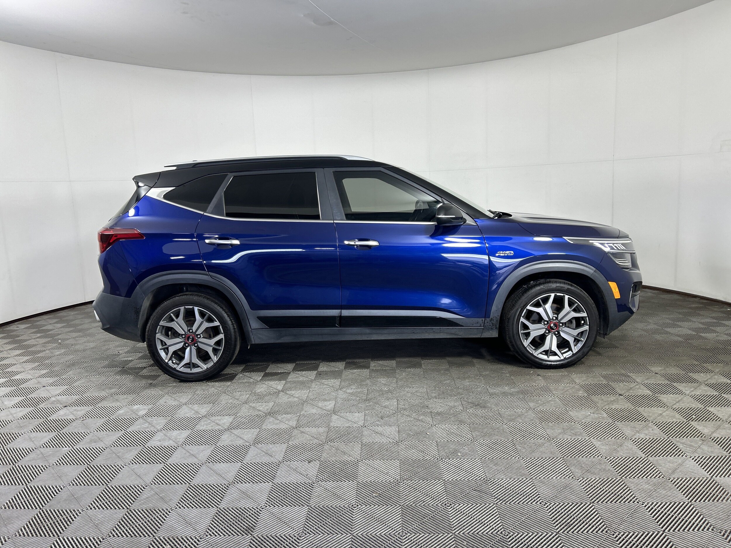 2021 Kia Seltos SX photo 2