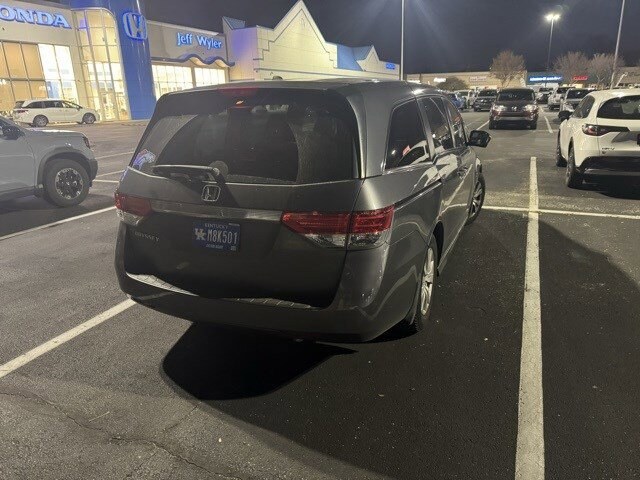 2016 Honda Odyssey photo 2