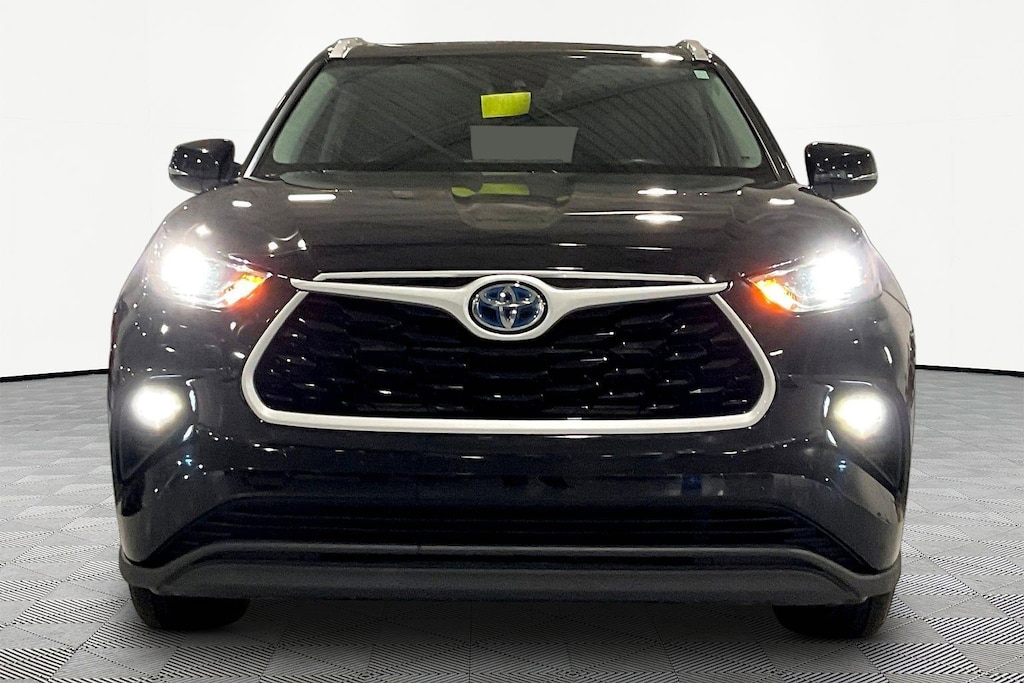 Used 2022 Toyota Highlander Hybrid XLE AWD SUV