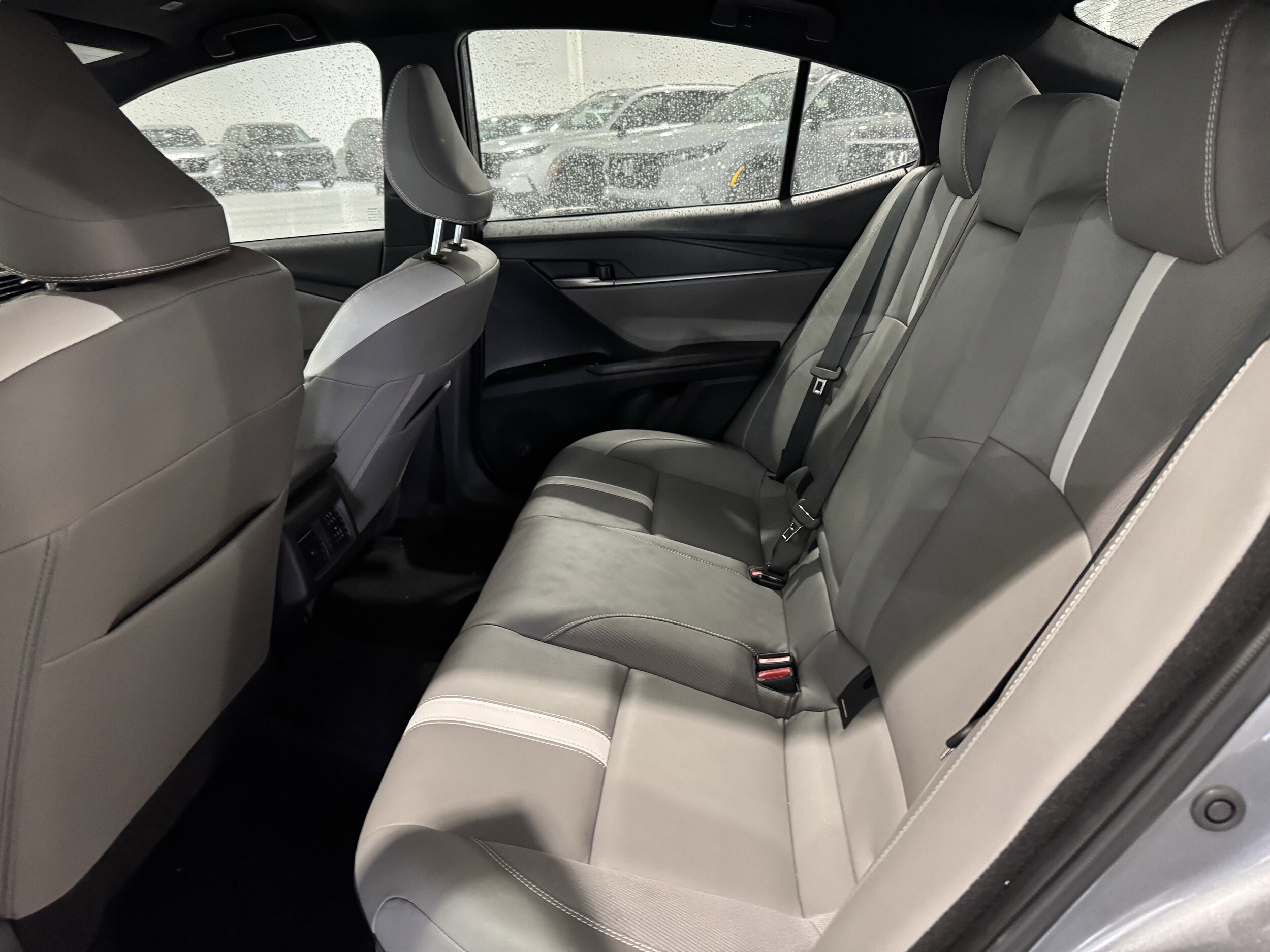 2025 Toyota Camry SE photo 4