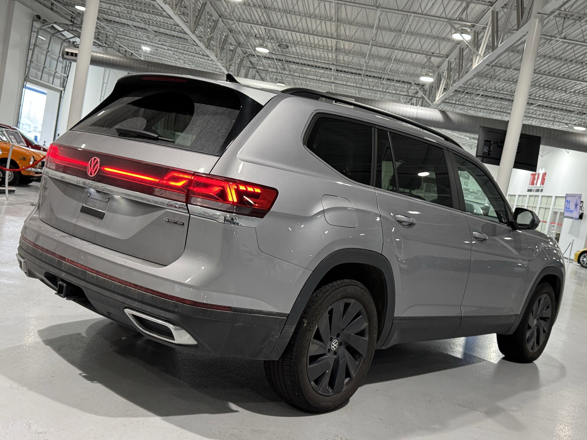 2024 Volkswagen Atlas SE Technology photo 3