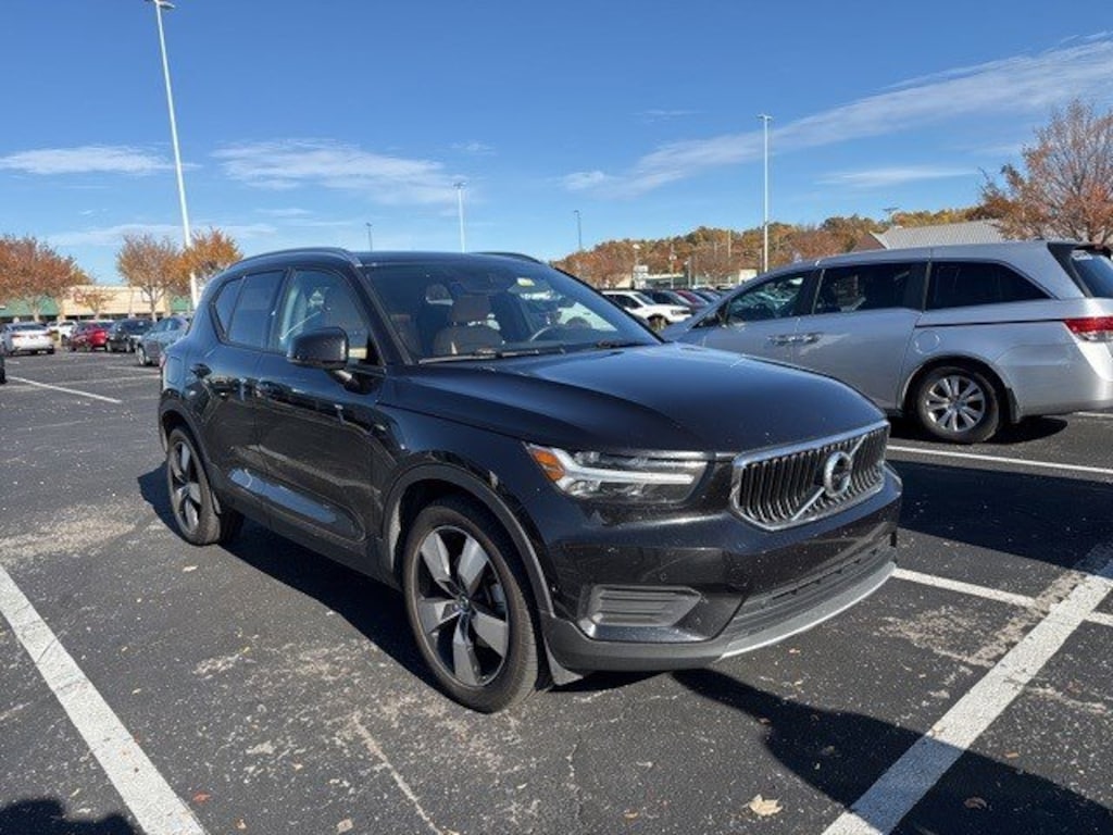 Used 2019 Volvo XC40 T5 AWD Momentum SUV