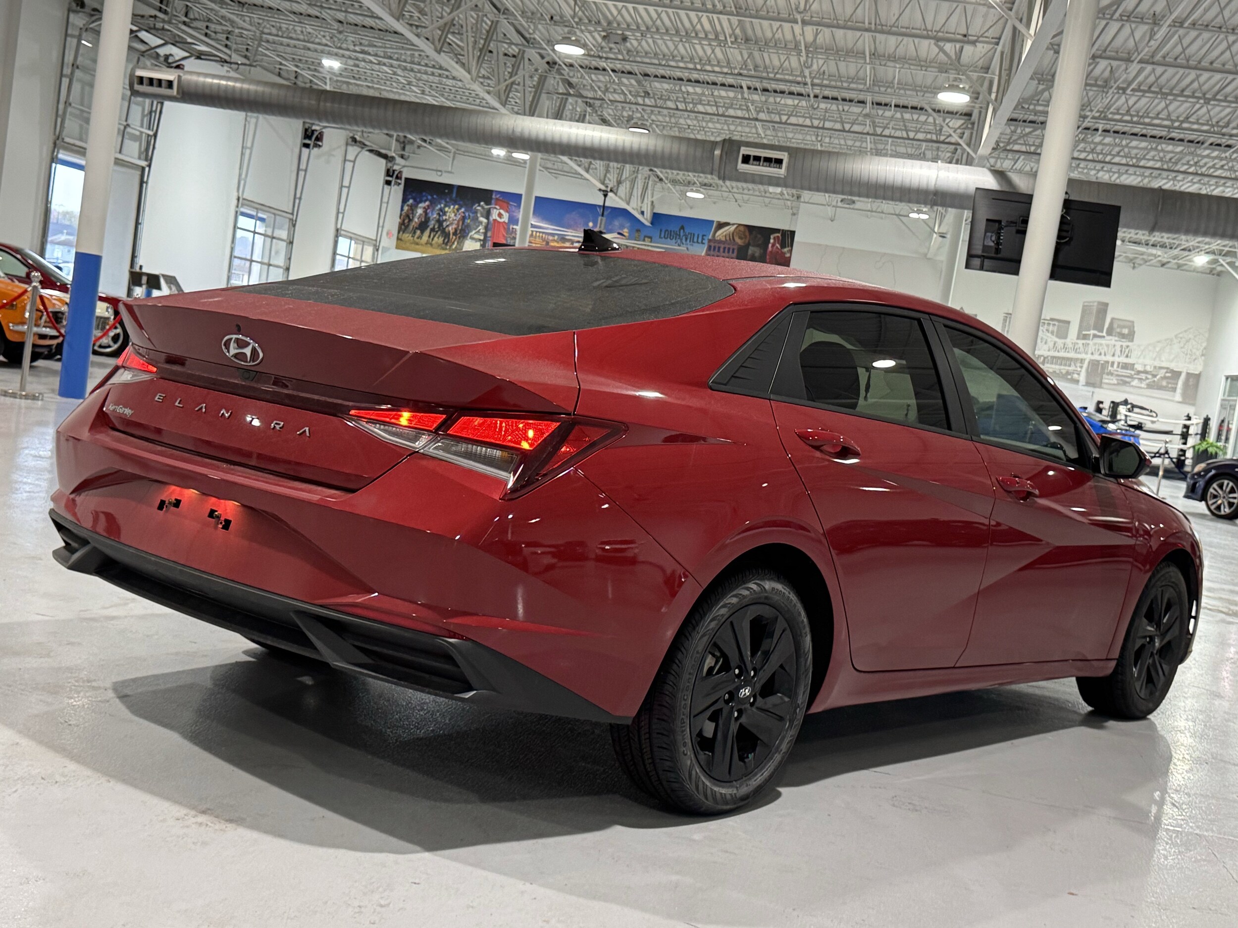 2023 Hyundai Elantra SEL photo 3