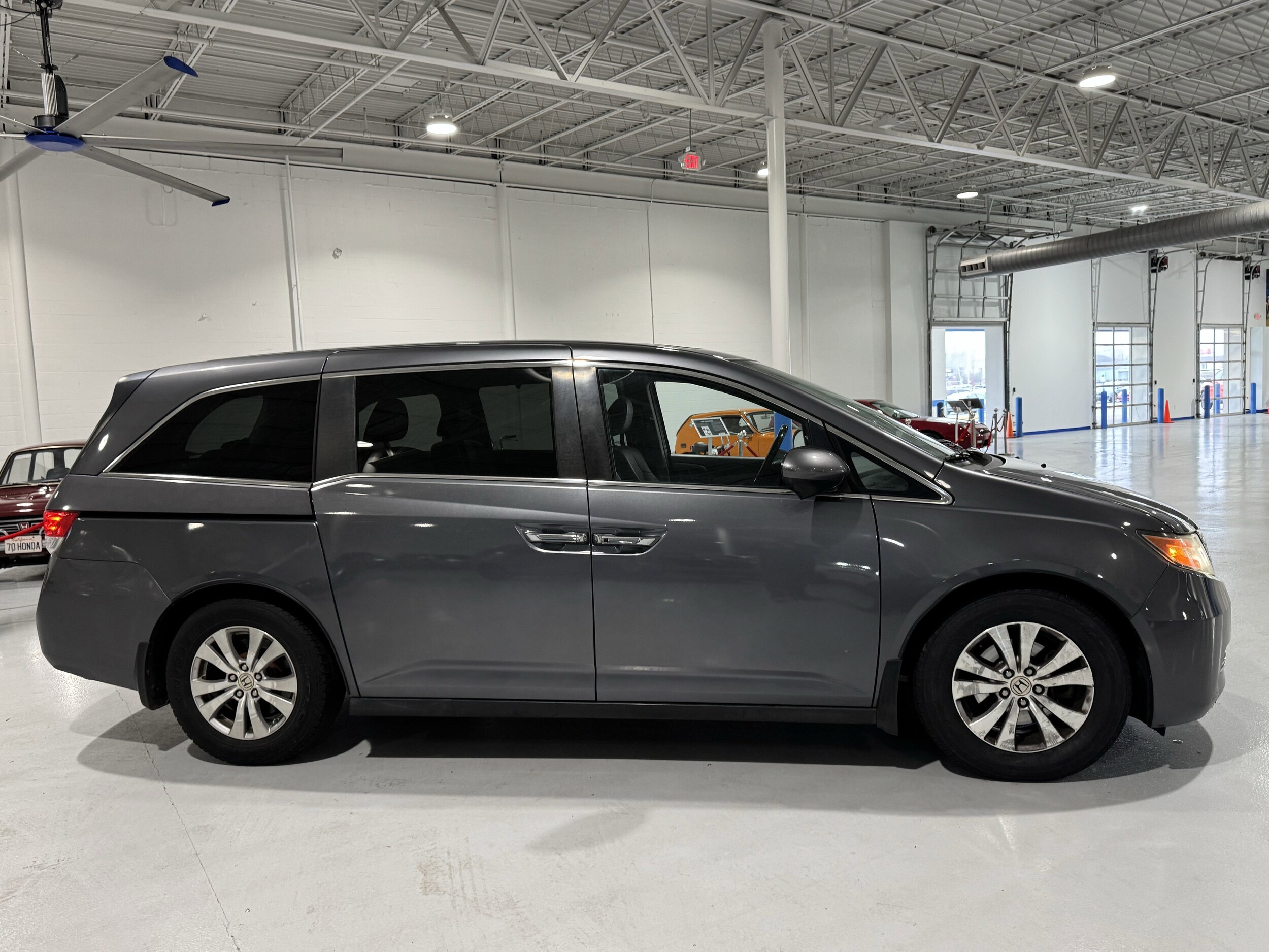 2016 Honda Odyssey photo 2