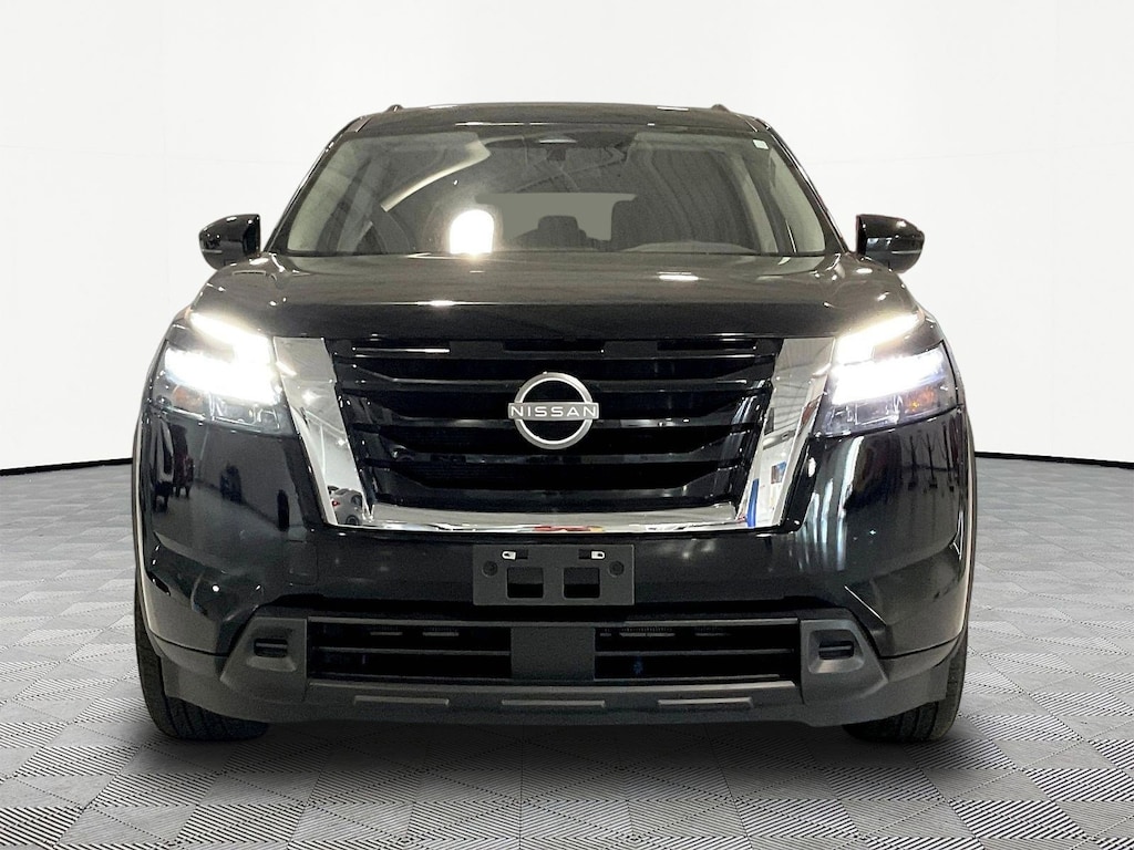 Used 2025 Nissan Pathfinder SV 4WD SUV