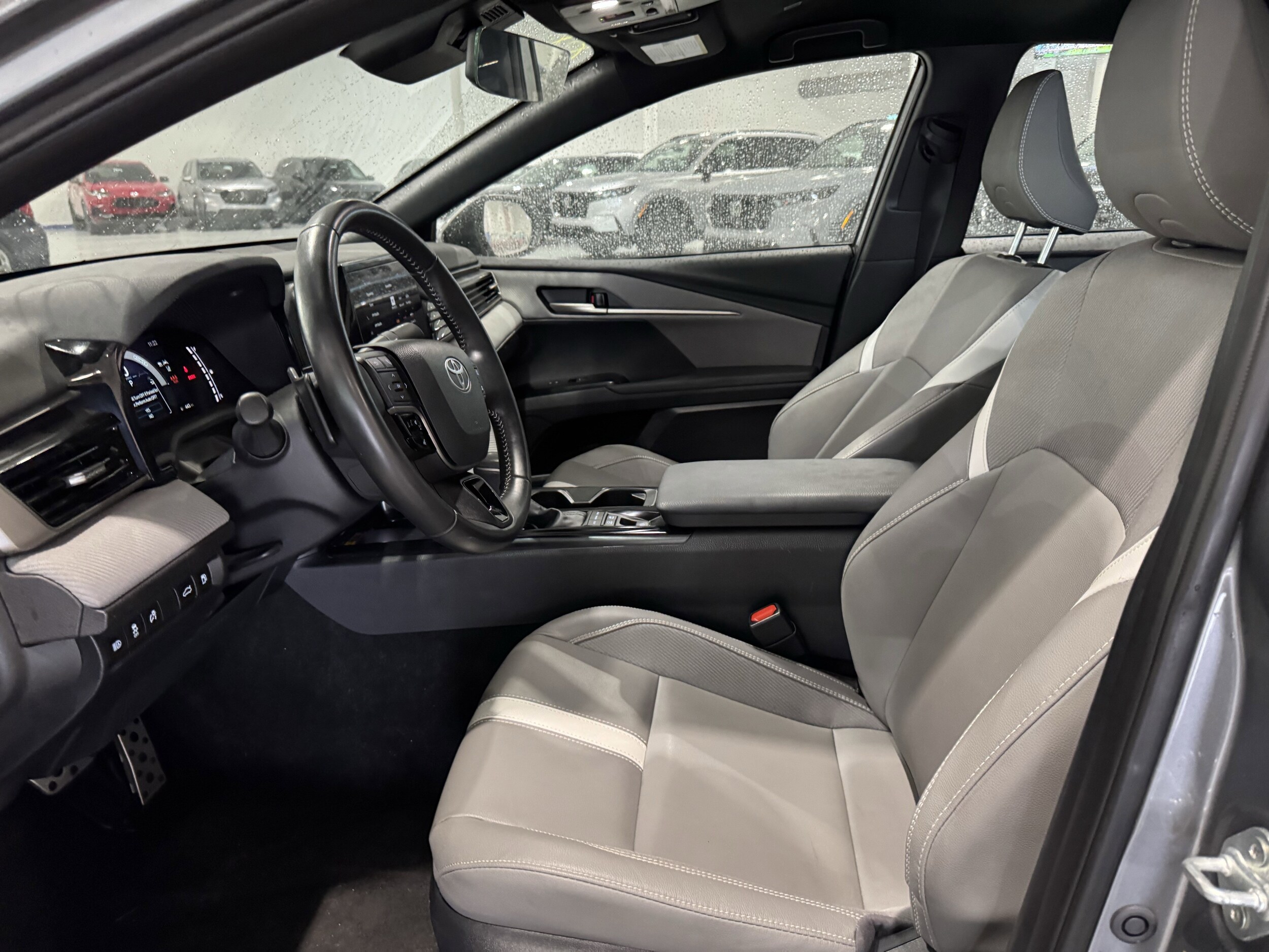 2025 Toyota Camry SE photo 3