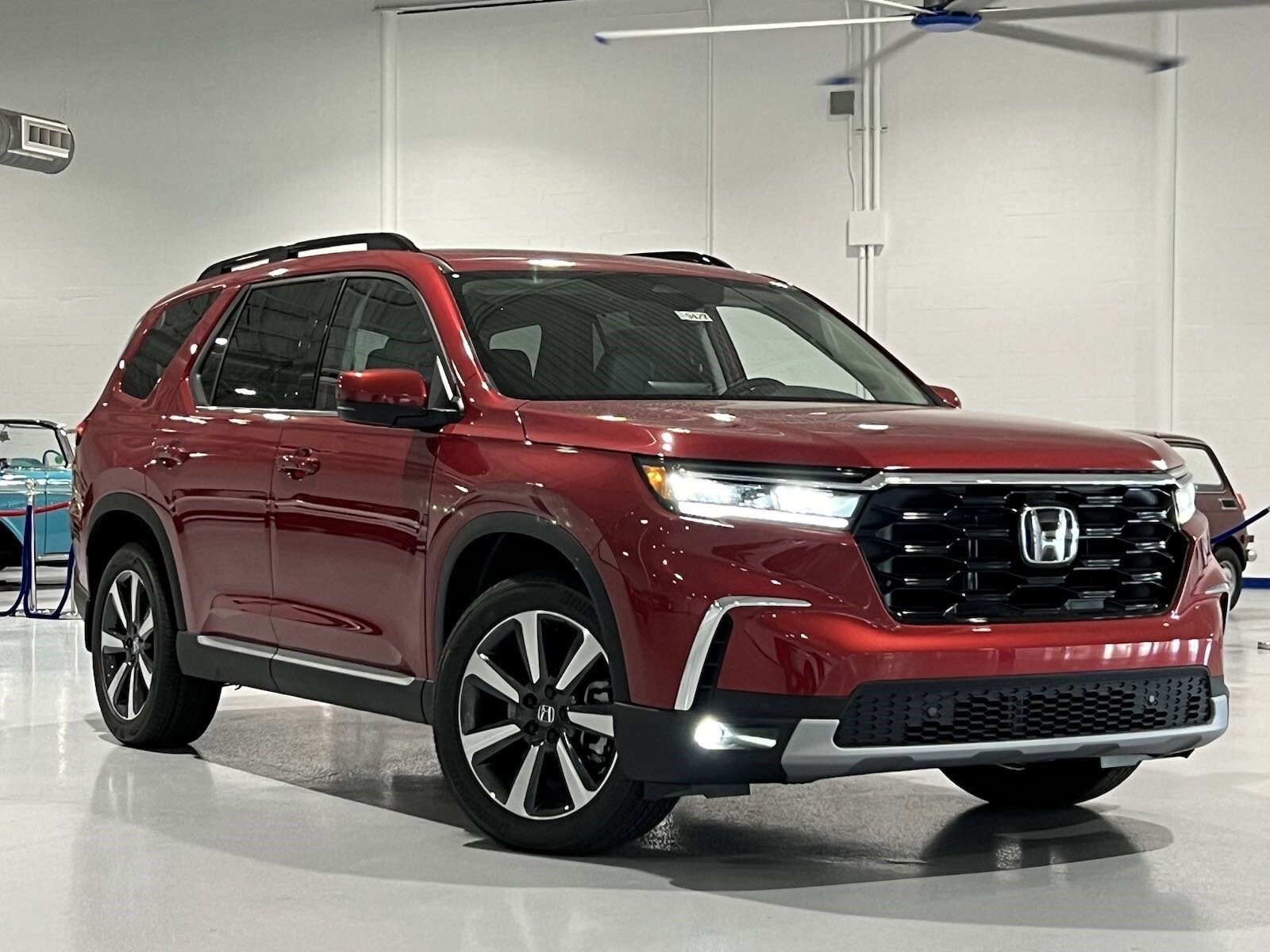 2025 Honda Pilot Touring photo 2