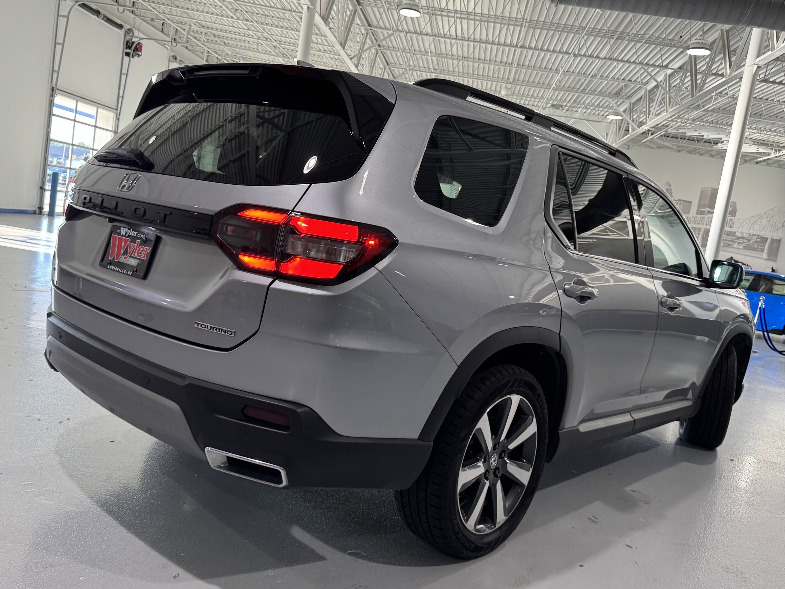 2024 Honda Pilot Touring photo 3