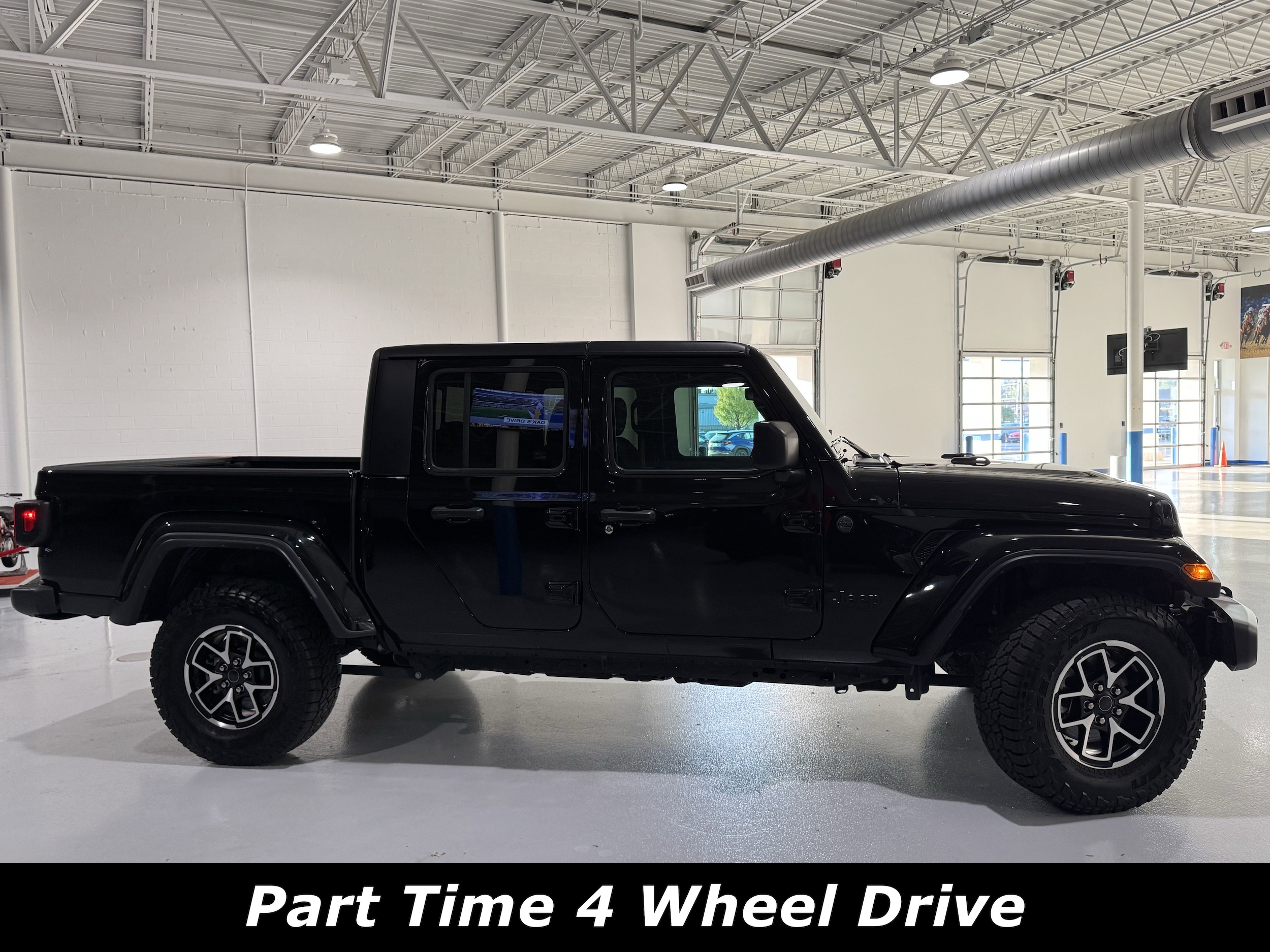 2024 Jeep Gladiator Sport S photo 2