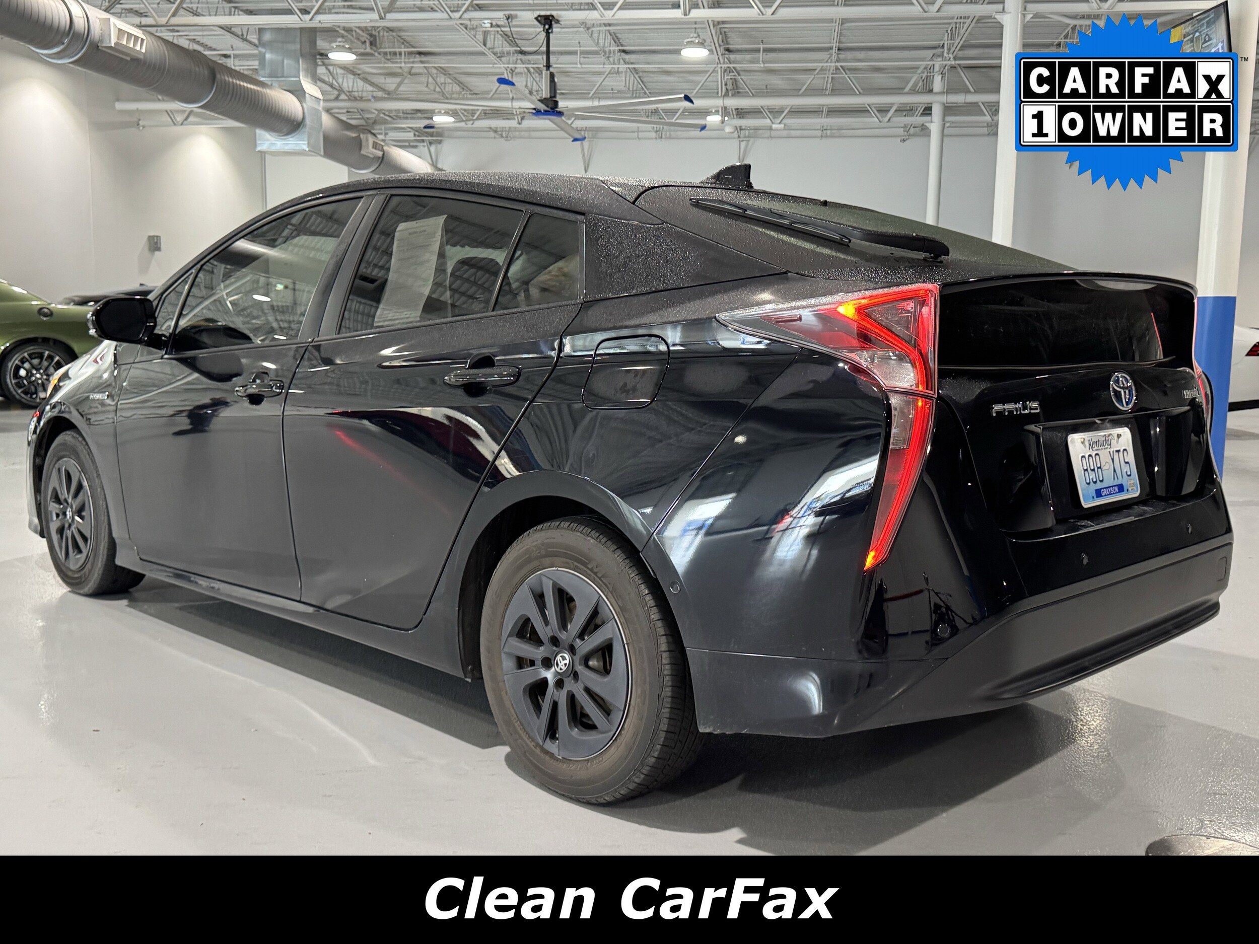 2017 Toyota Prius Four photo 2