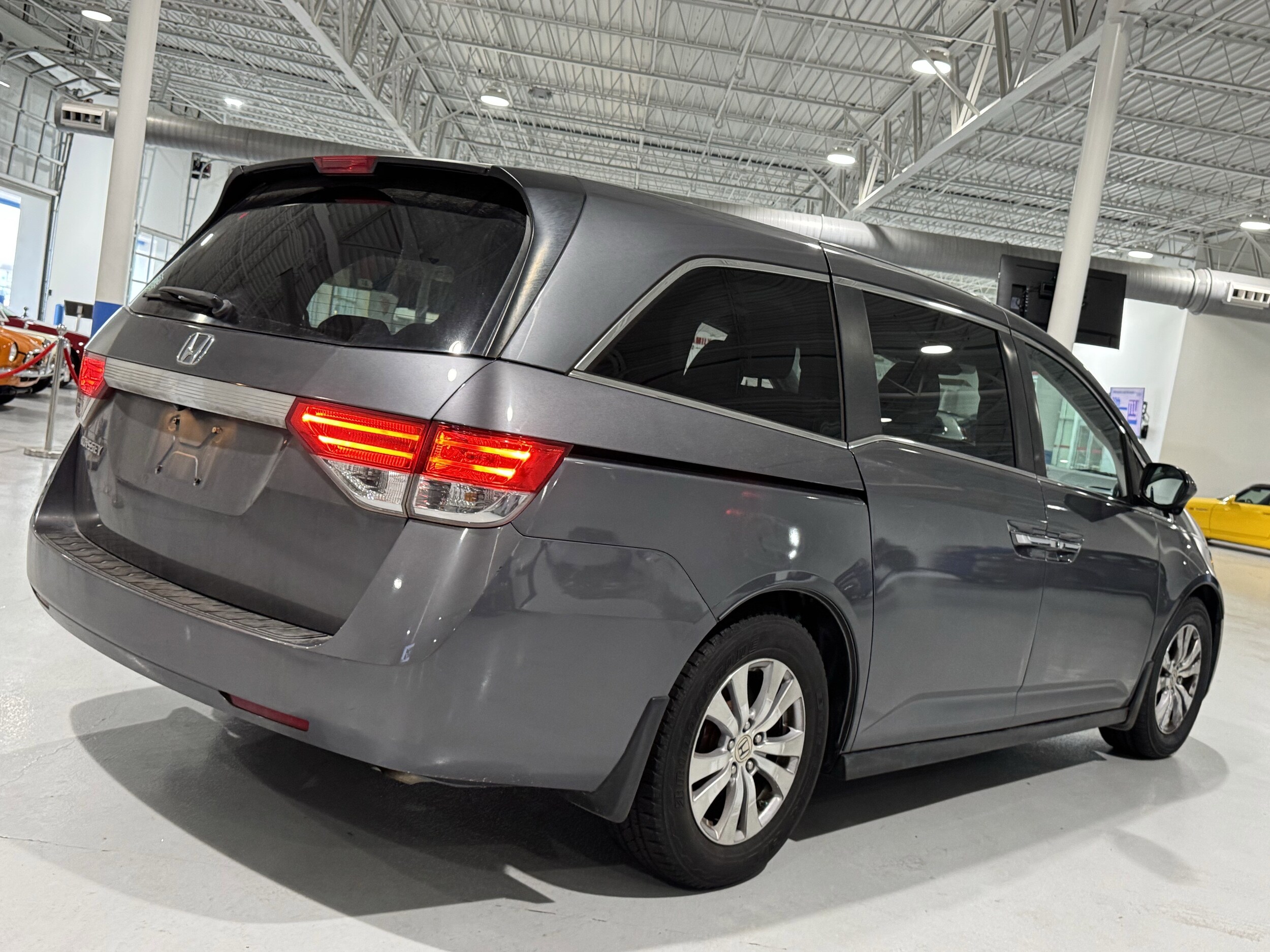 2016 Honda Odyssey photo 3